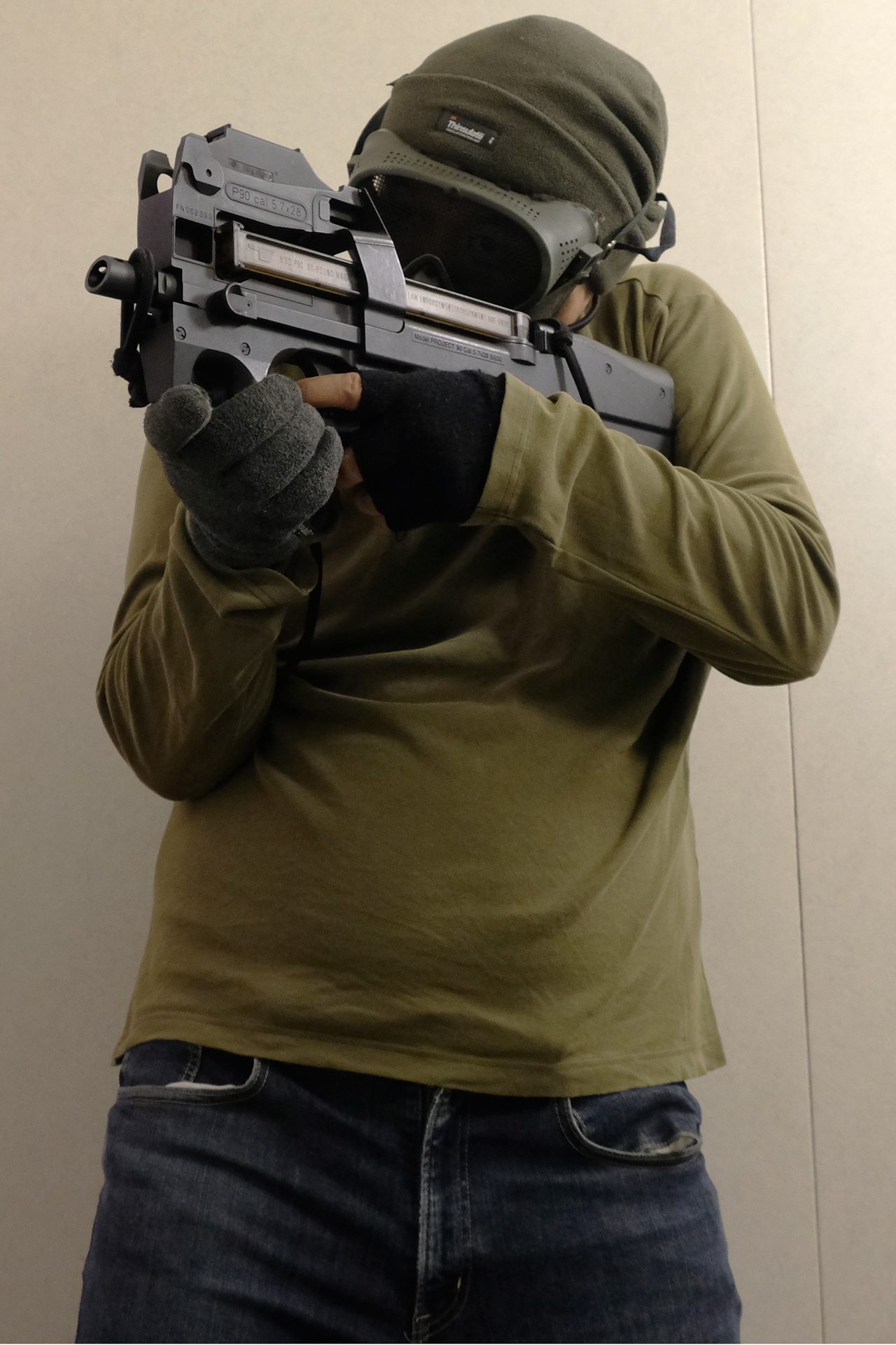 デニムとロングTシャツ、帽子で充分ミリタリールックの雰囲気が出る