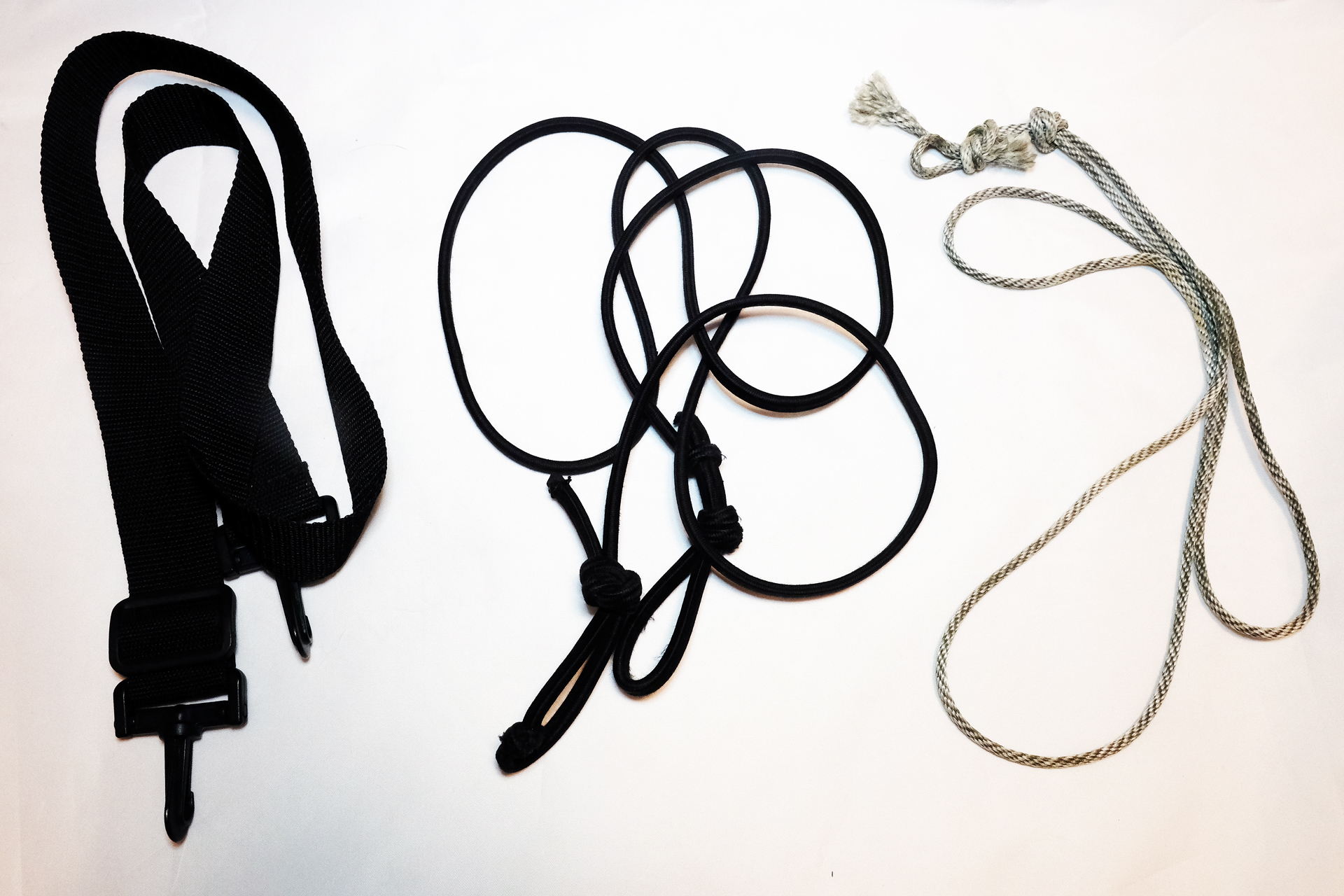 ストラップや紐、ゴムバンドはスリングの代わりになる