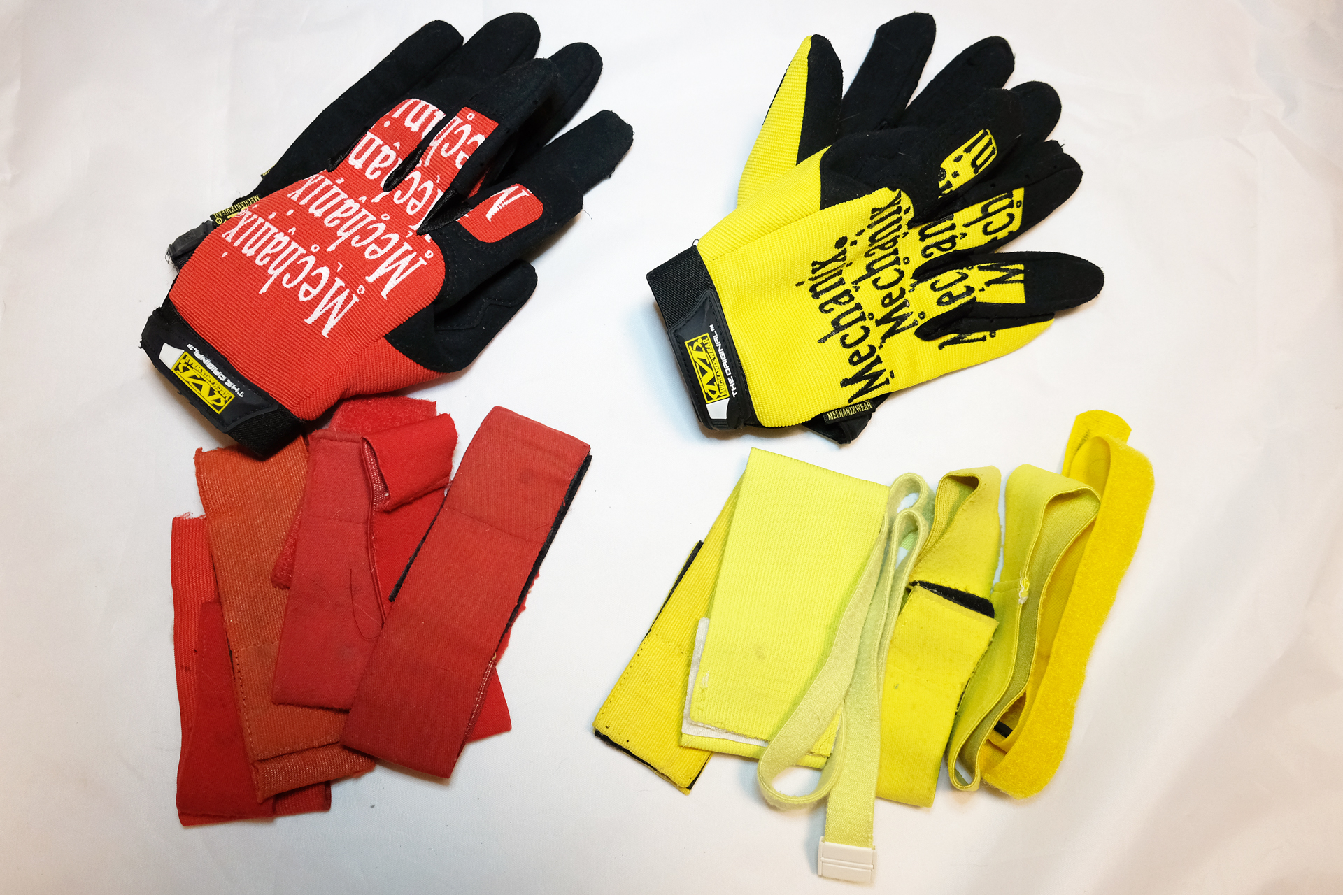 手袋も識別マーカーと同じ色にしてバリケードから出る時に振ってやると誤射を防げる