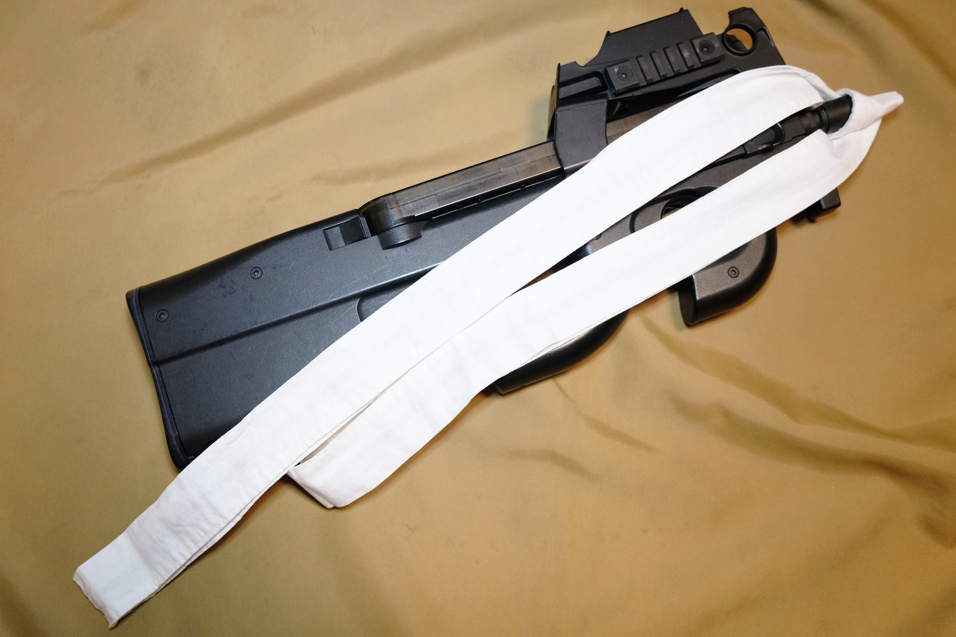 包帯やハチマキなど、白い細長い布であればなんでも良い