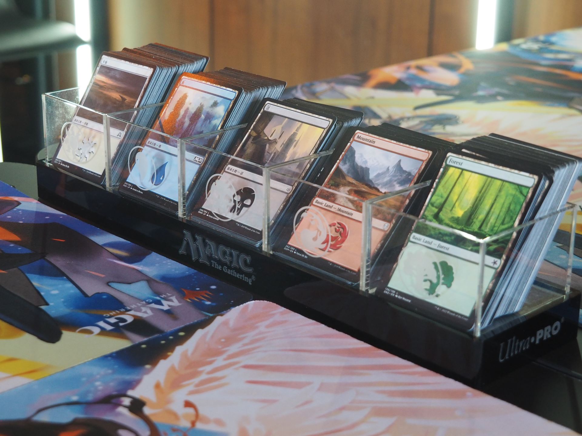 テーブルの上には基本土地が用意されている