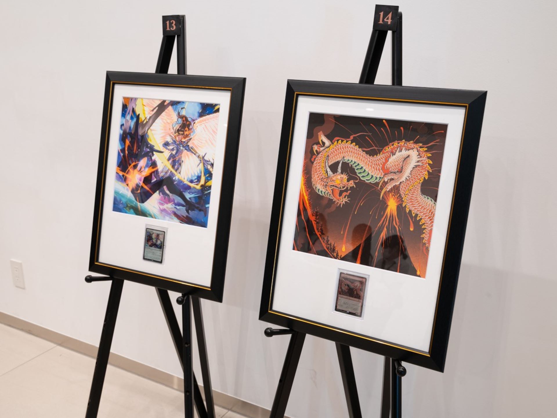 受注販売される複製原画（プロモカードは付属しない）。左が「邪悪を打ち砕く」で、右が「シヴ山のドラゴン」