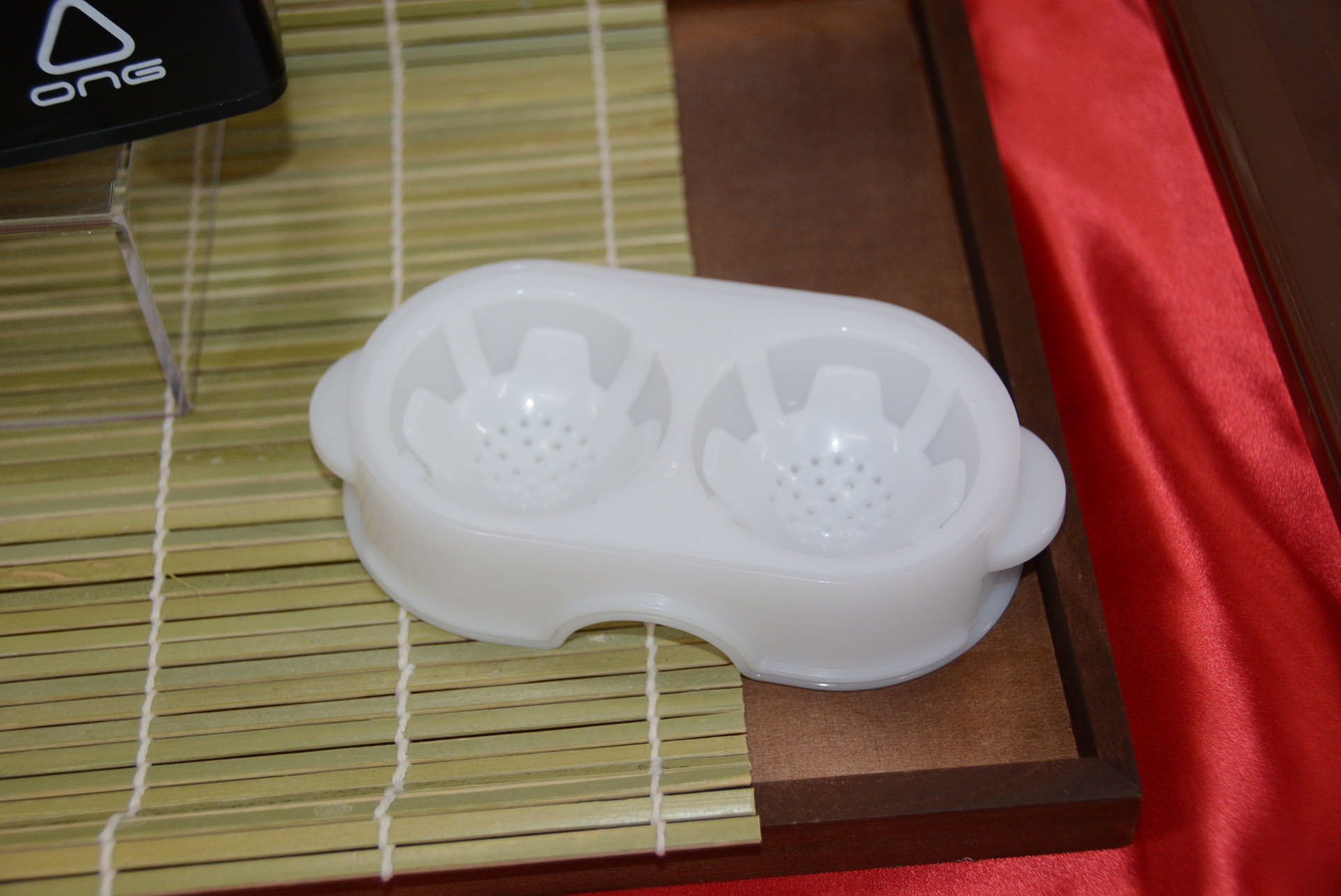「卵黄醤油漬け容器」こちらもプロの助言を受けておいしさにこだわったものになっている
