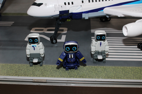 ANAの全面協力により、ジェット旅客機がロボットに完全変形！「トミカ