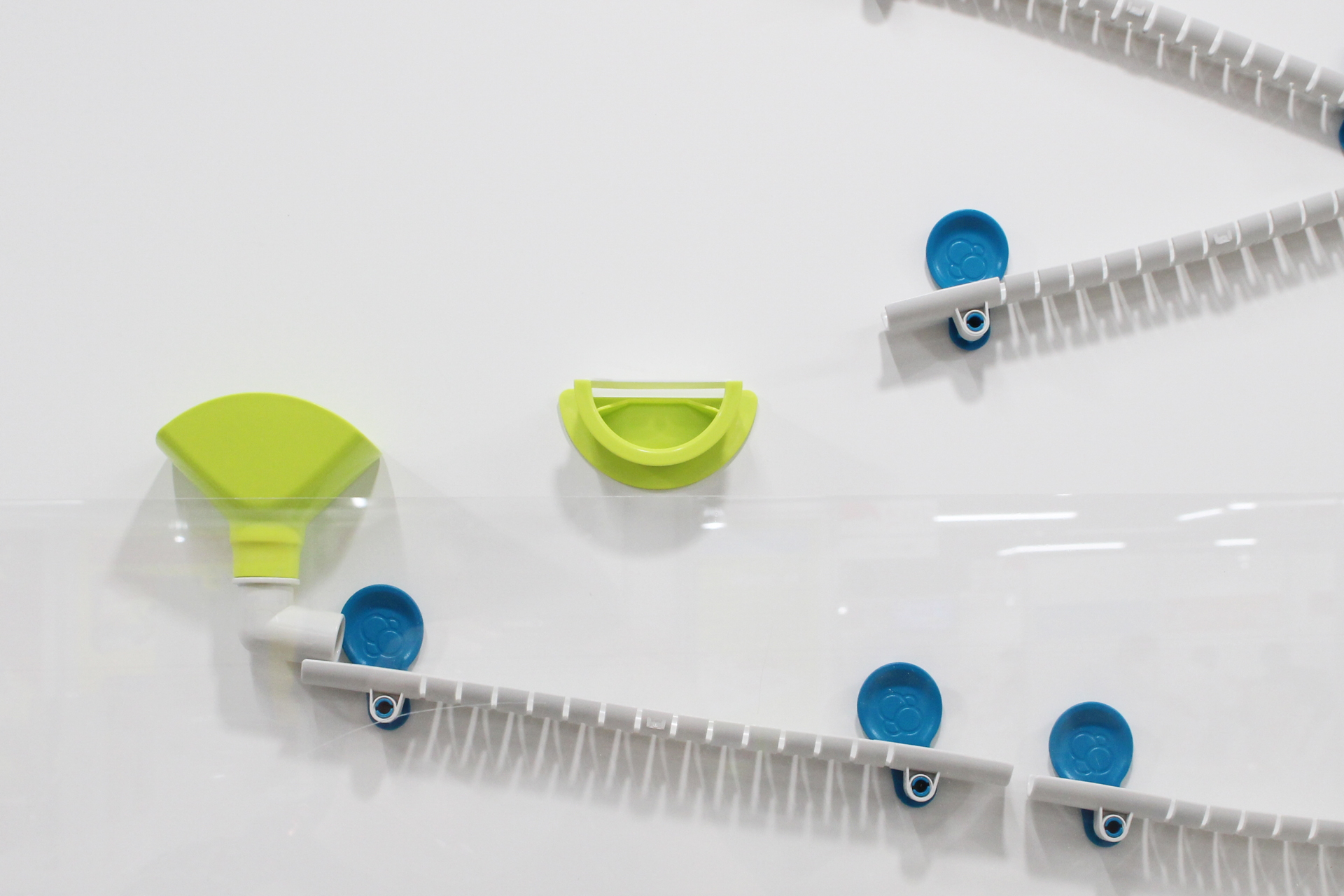 シーソーやトランポリンなど、見て楽しめるギミックも用意