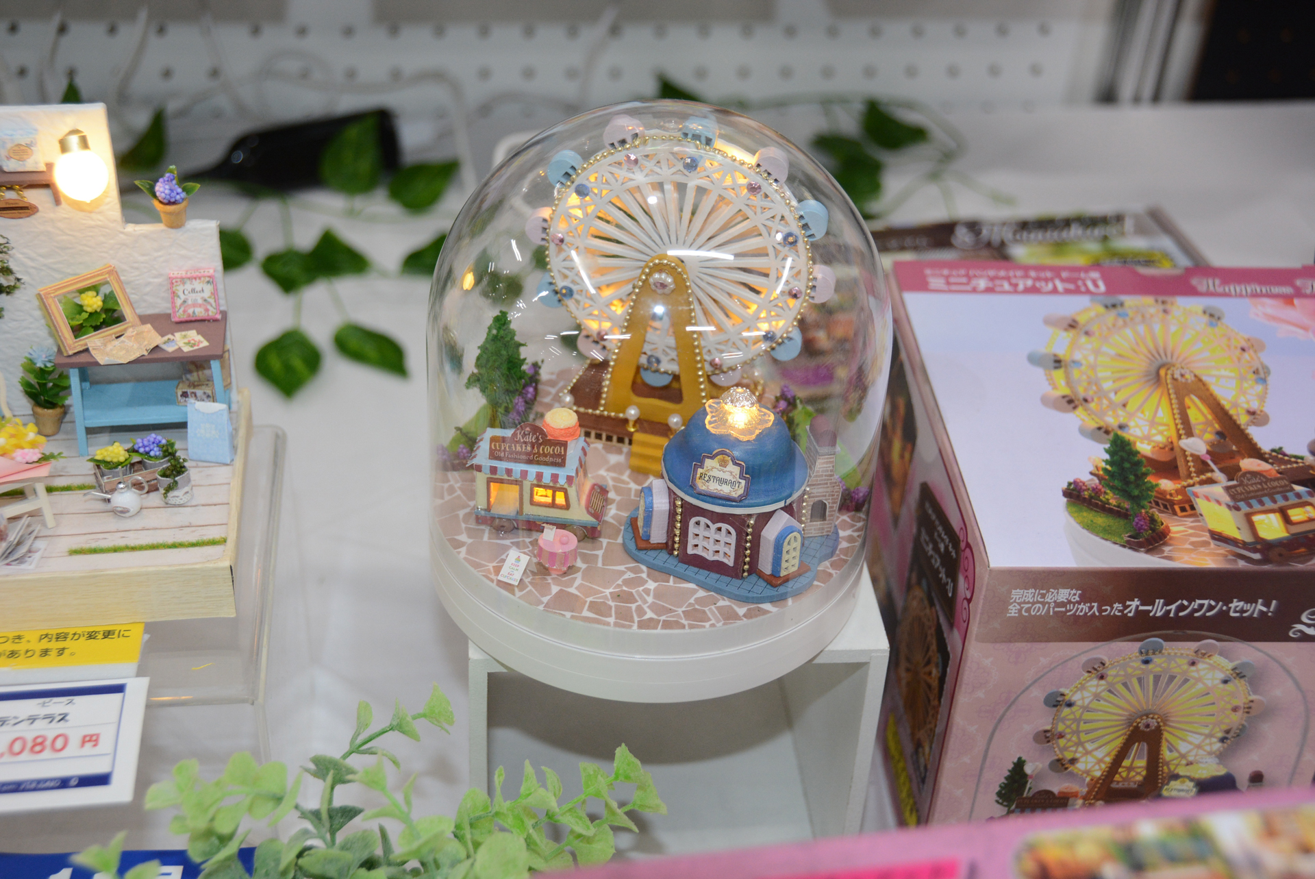 これまでの「ミニチュアット」シリーズは広い空間をミニチュア化した箱庭的アプローチ。こちらもコレクションしたくなるジオラマだ