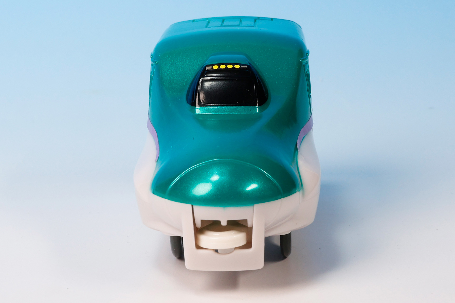 シュッとした面構えがカッコイイ「H5 系新幹線はやぶさ」