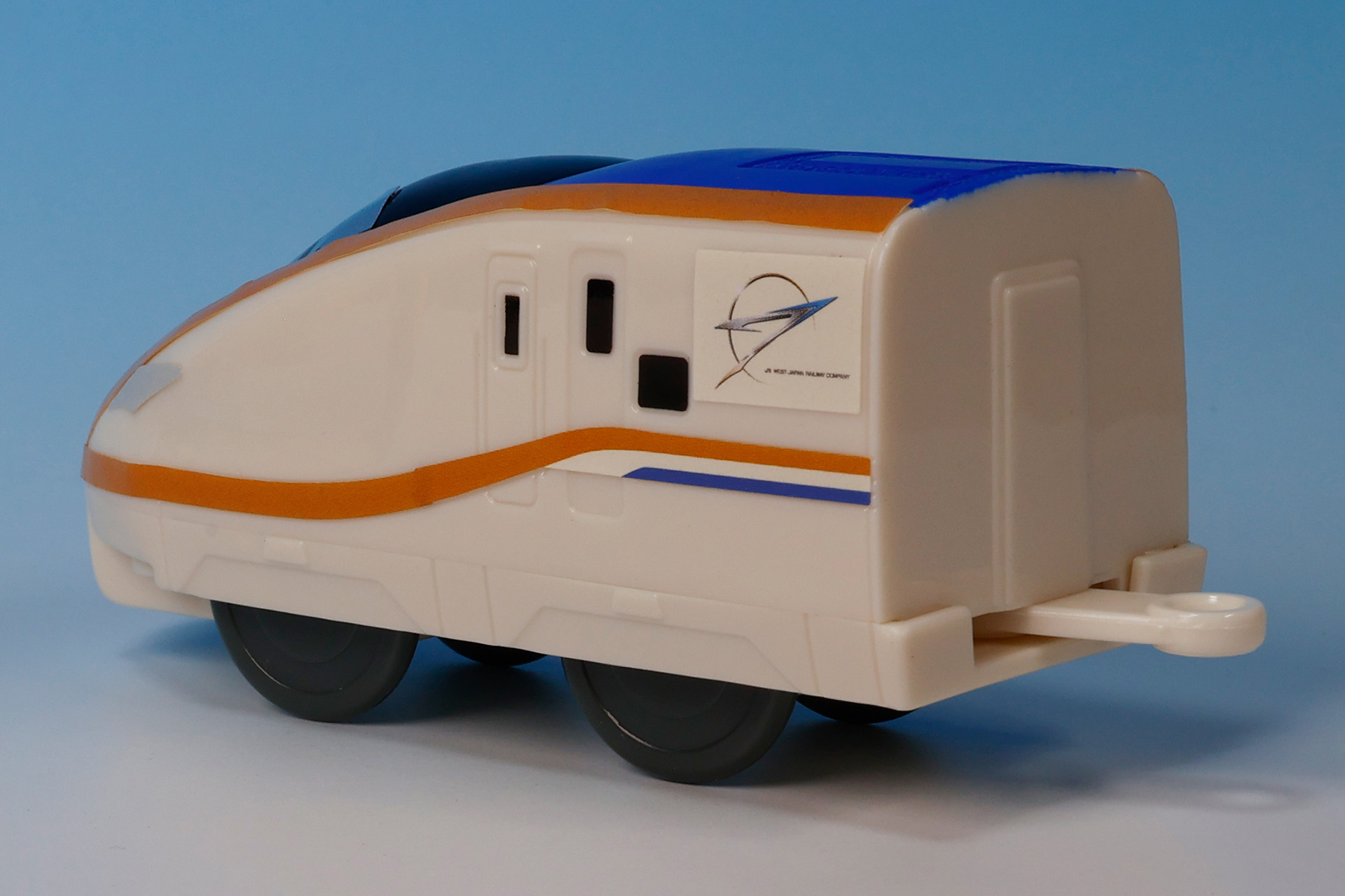 車両ロゴマークは数字の7をモチーフにデザインされたものだ