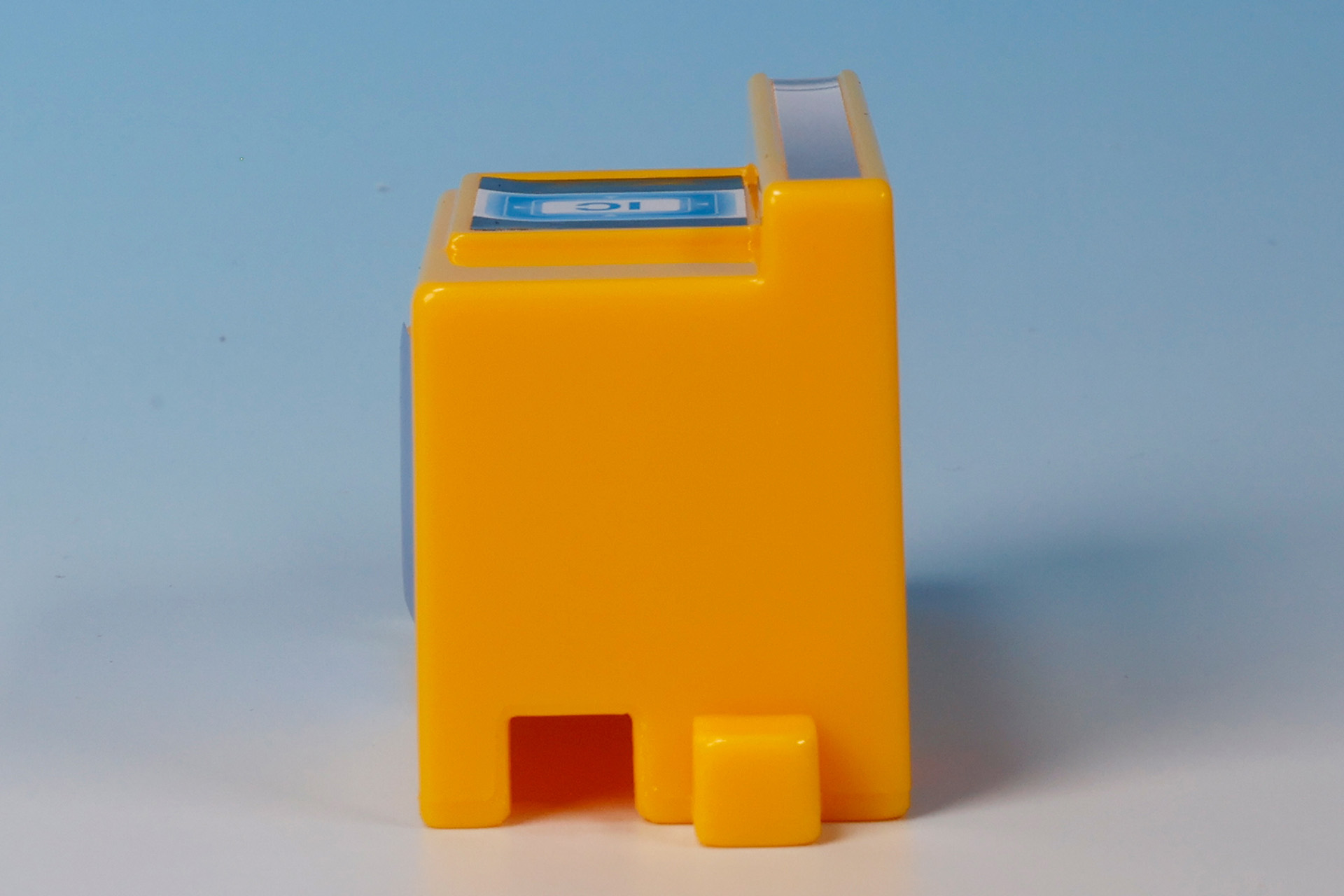 凸凹を利用して、他のおもちゃと連結させることもできる