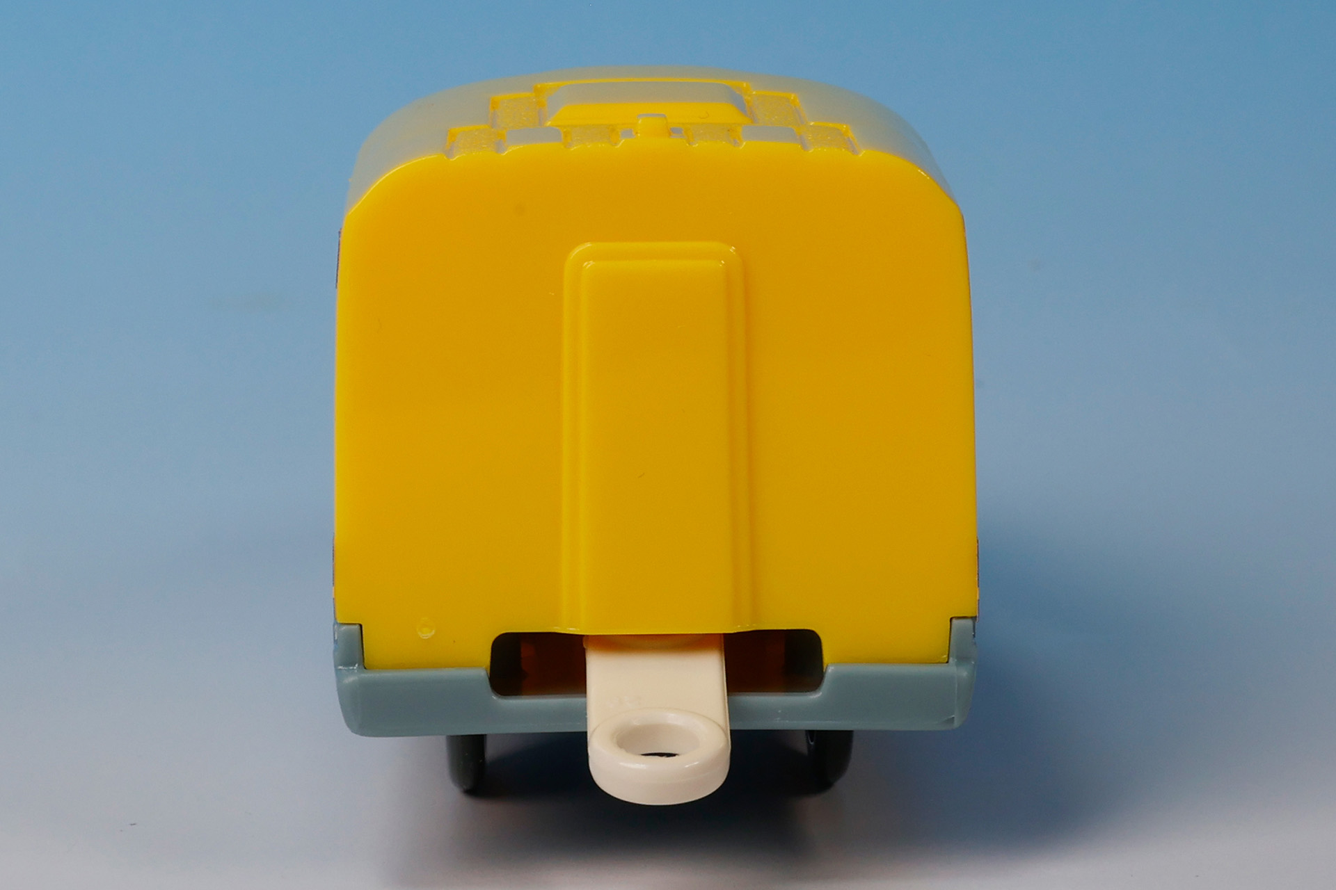 こちらはドクターイエローの背面側