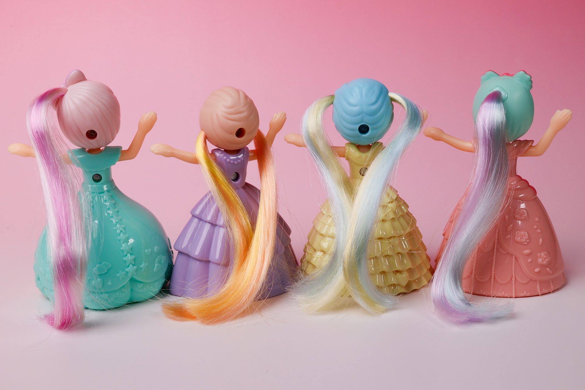 これまでの「リカちゃん」の歴史の中で、最も長い髪のおもちゃが第1弾に登場する