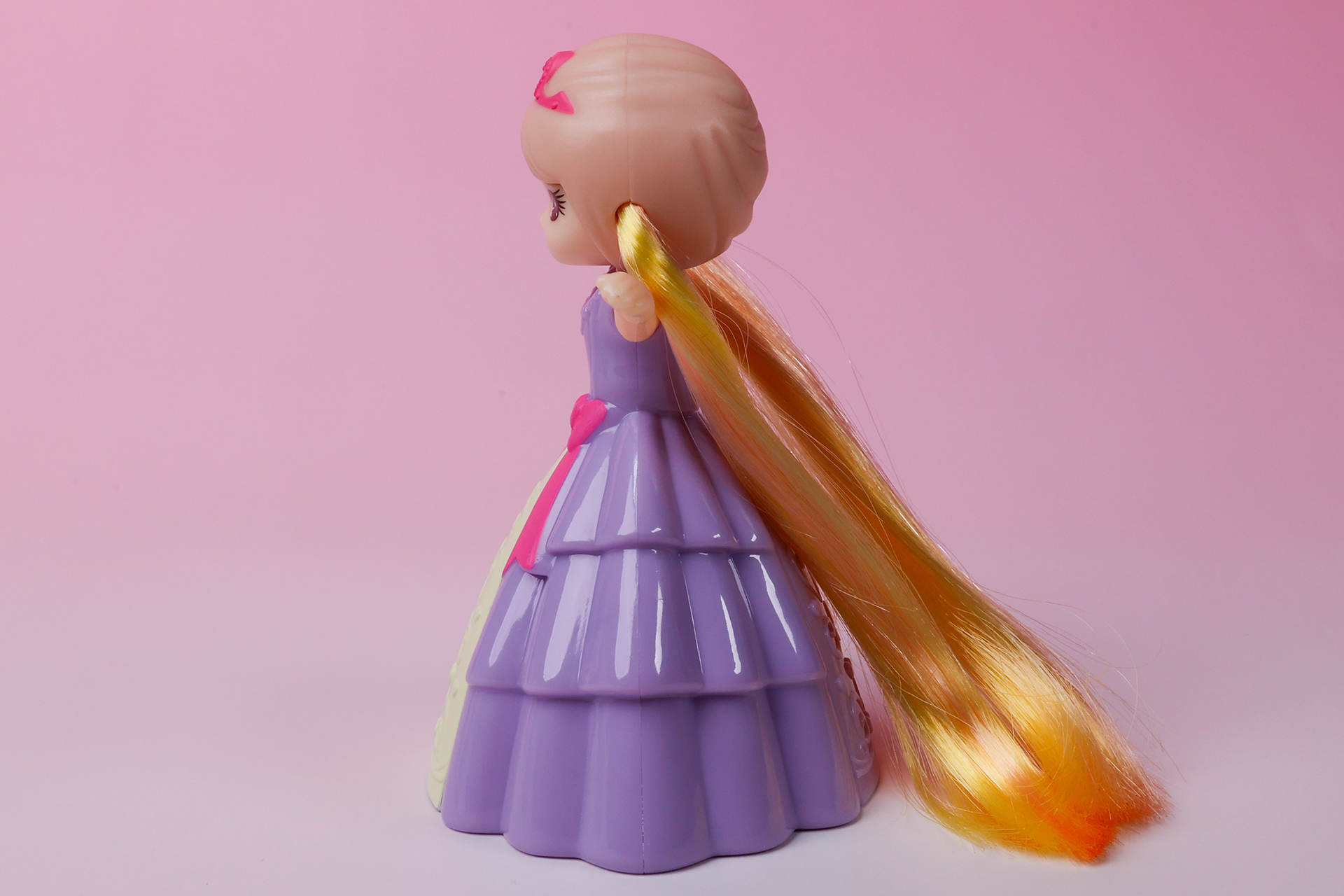 こちらは「ピンクティアラプリンセス リカちゃん」を横から見たところ