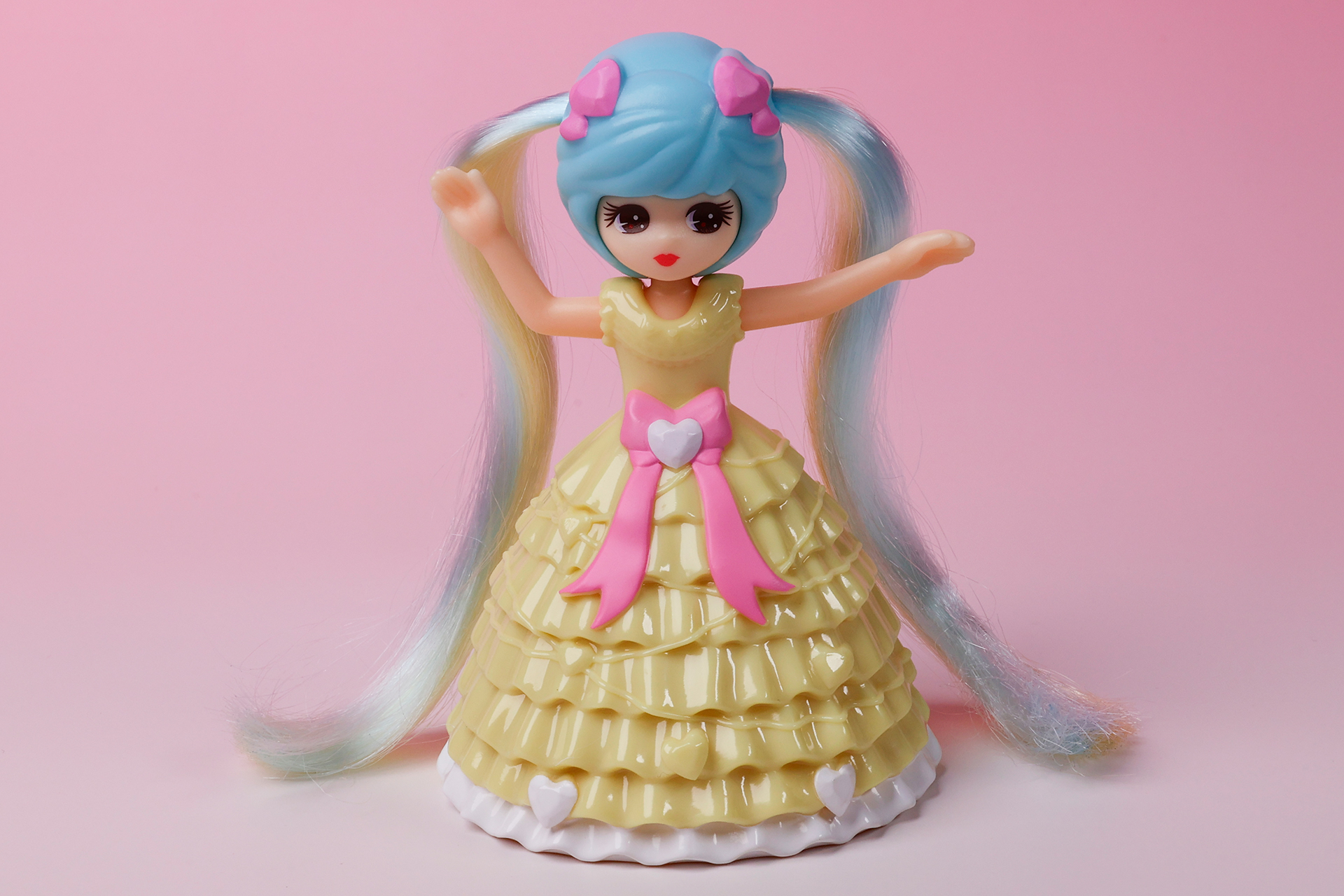 長いツインテールが可愛らしい