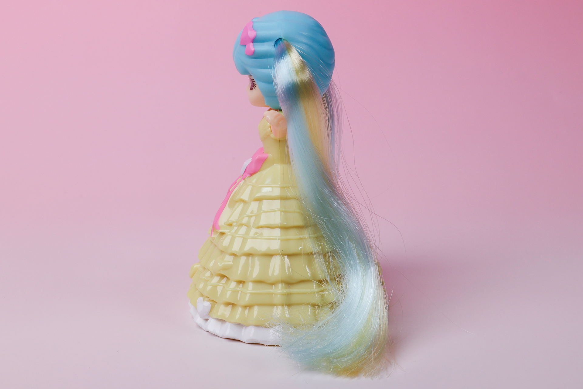 こちらはリカちゃんを横から見たところ