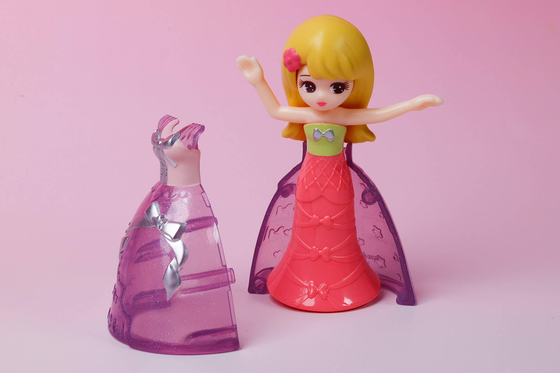 クリスタルロングドレス部分は、このようにはめ込み式になっている