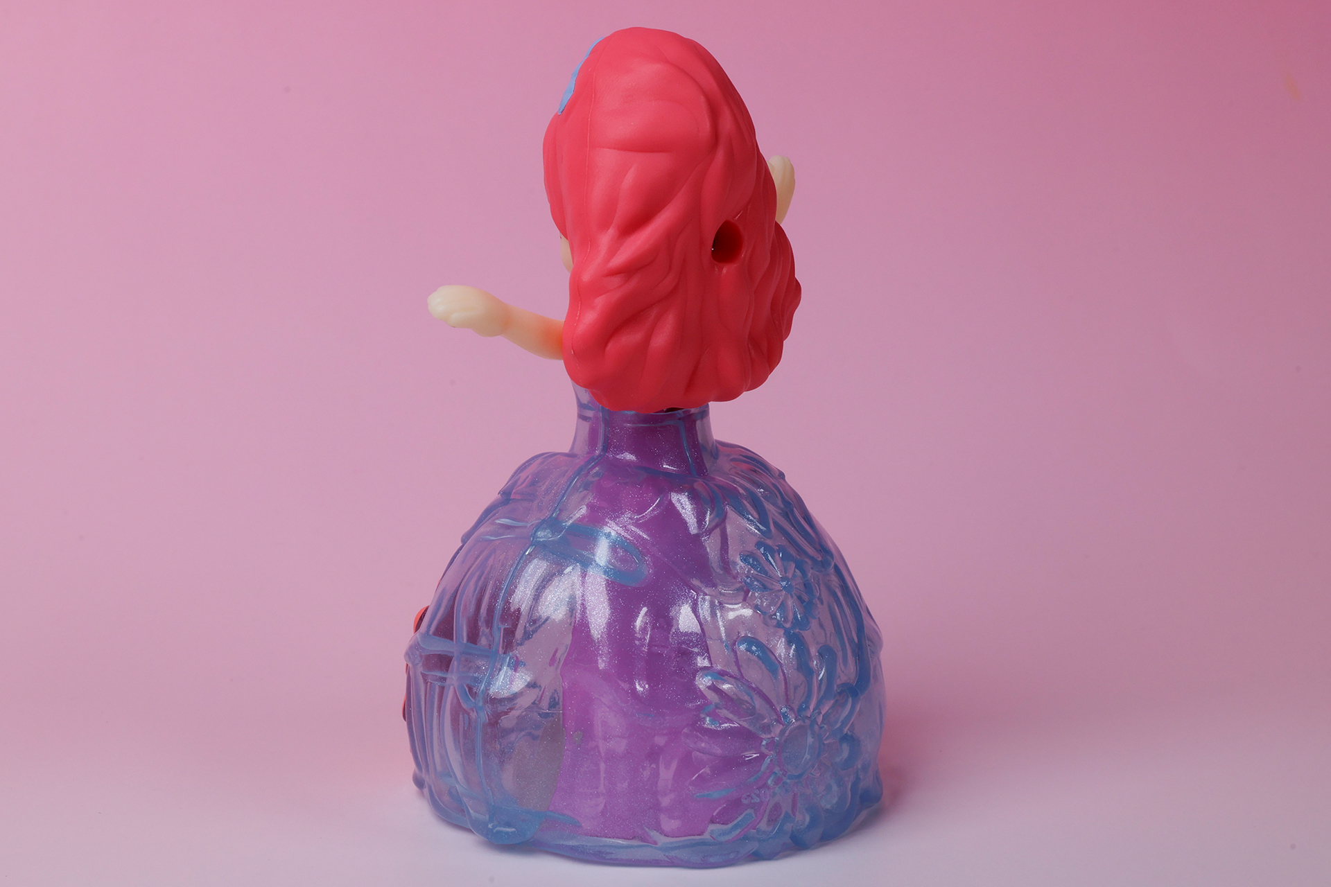 背景色と混ざってわかりにくいかもしれないが、クリスタルフラワードレス部分は透明な水色といった感じである