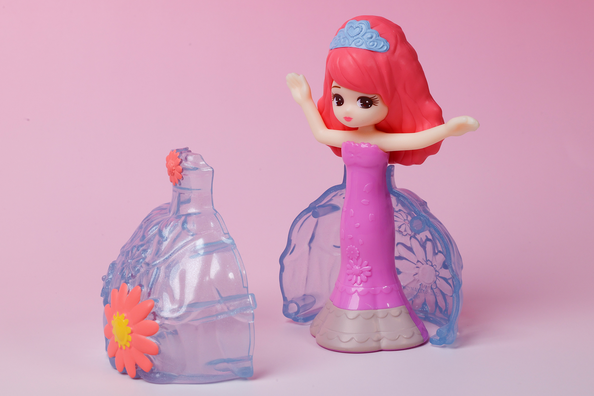 クリスタルフラワードレスは、簡単に着脱ができる