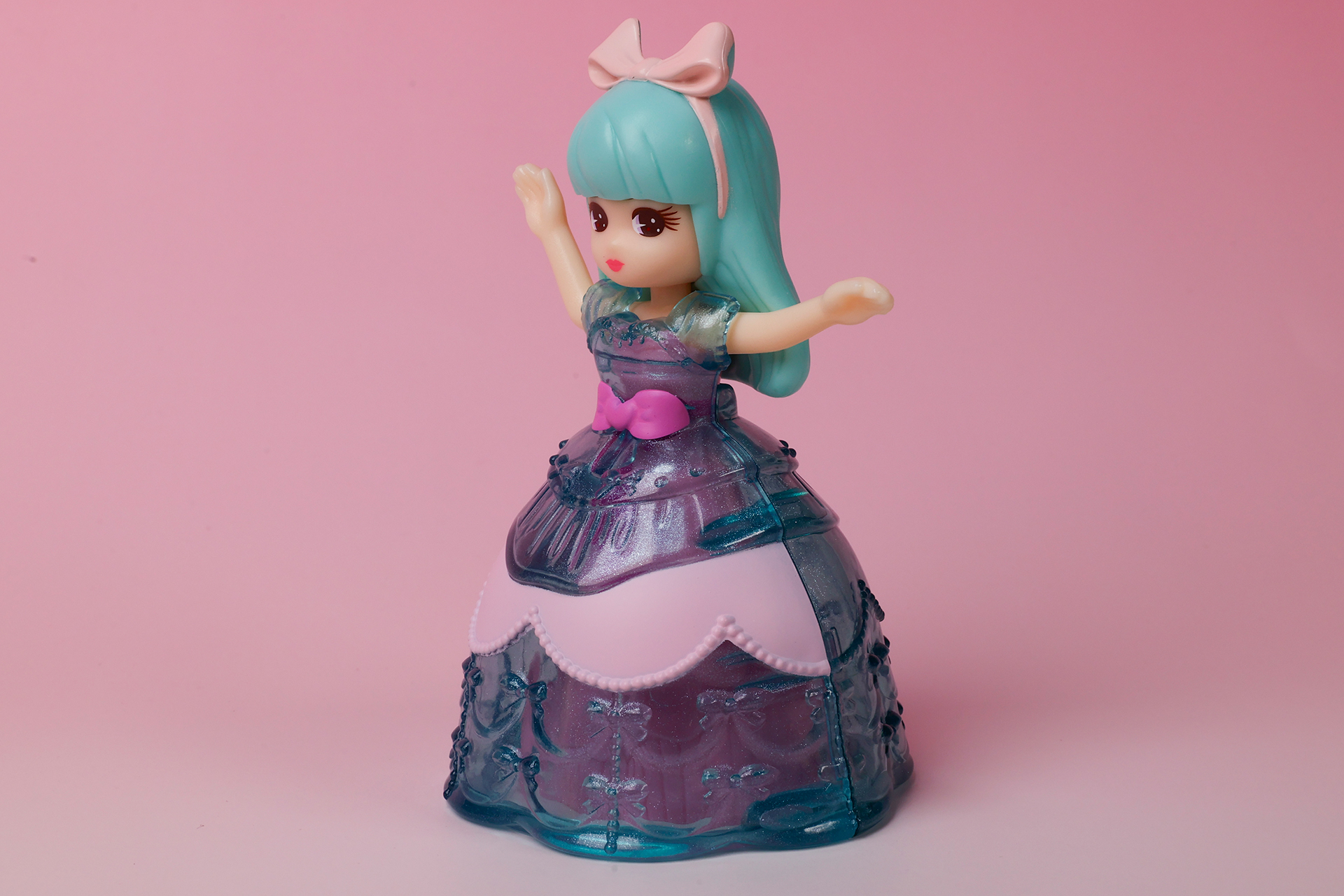 クリスタルミントドレス部分が濃い色になっているため、若干ゴシックチックに見える