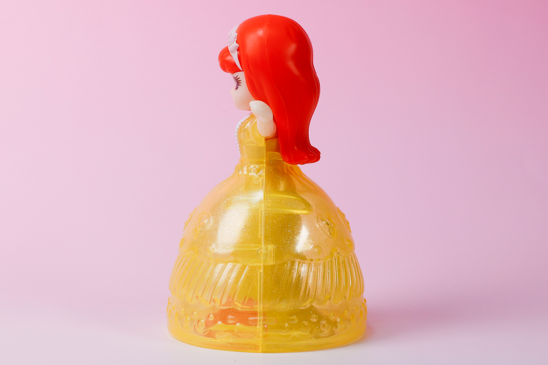 ドレス部分はいろいろな装飾が施されており、見ているだけでも飽きない