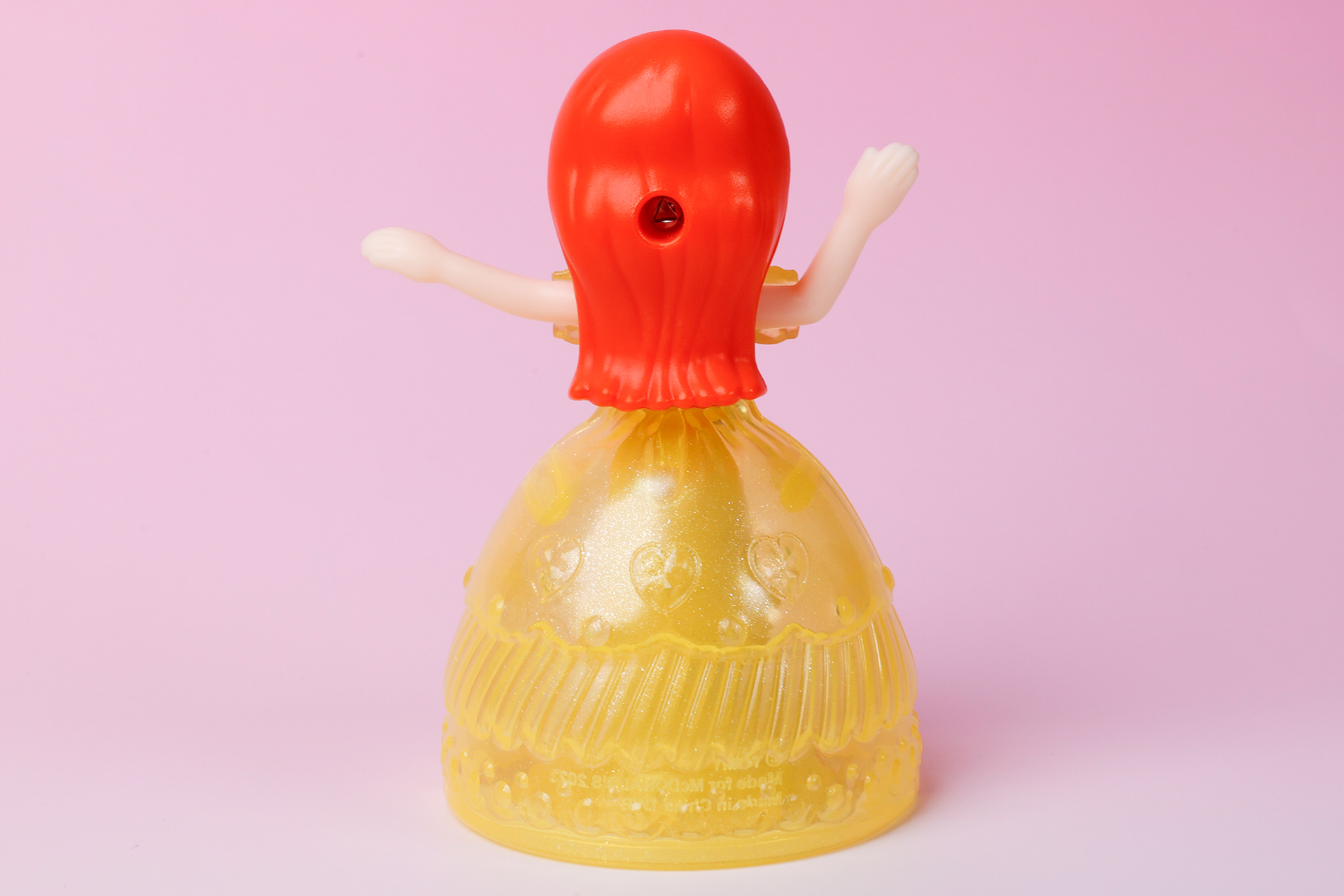 クリスタルレモンドレスは簡単に着脱可能だ