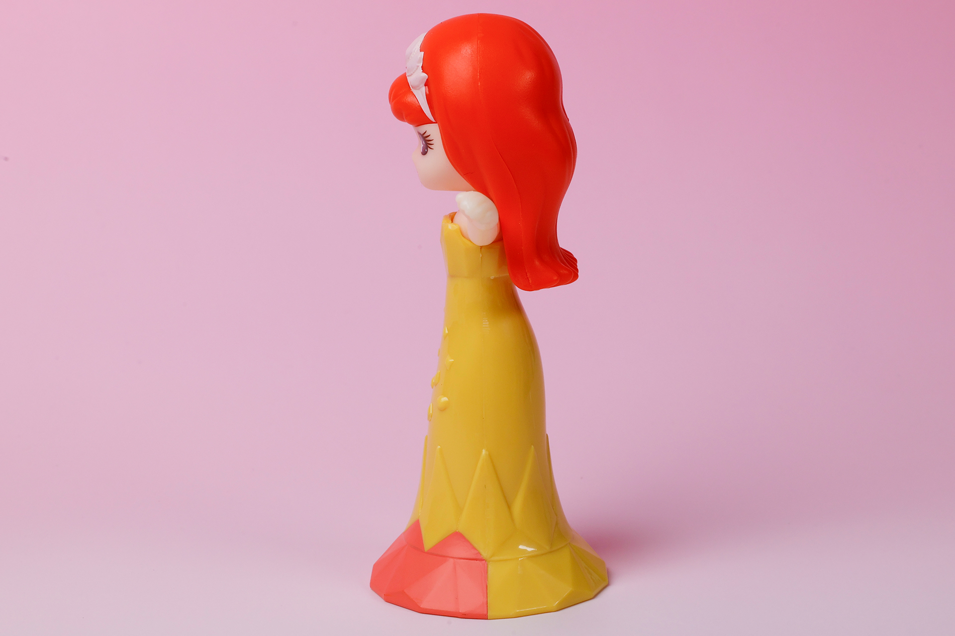 ドレス部分には、菱形のマークが付けられている