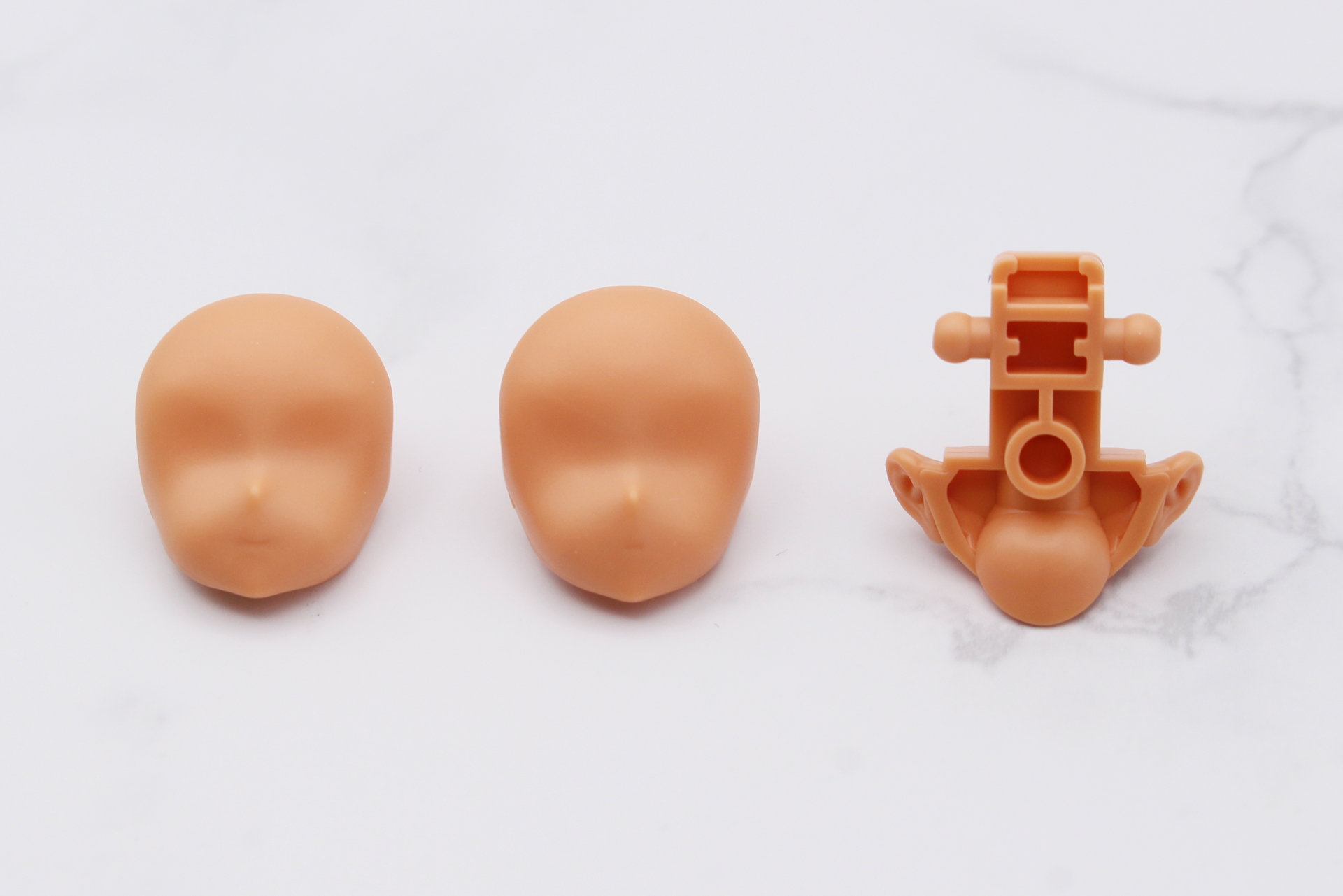 フェイスパーツはわずかに顔の大きさが異なる2種類が付属。カラーCはイルシャナやルルチェに合わせたカラー