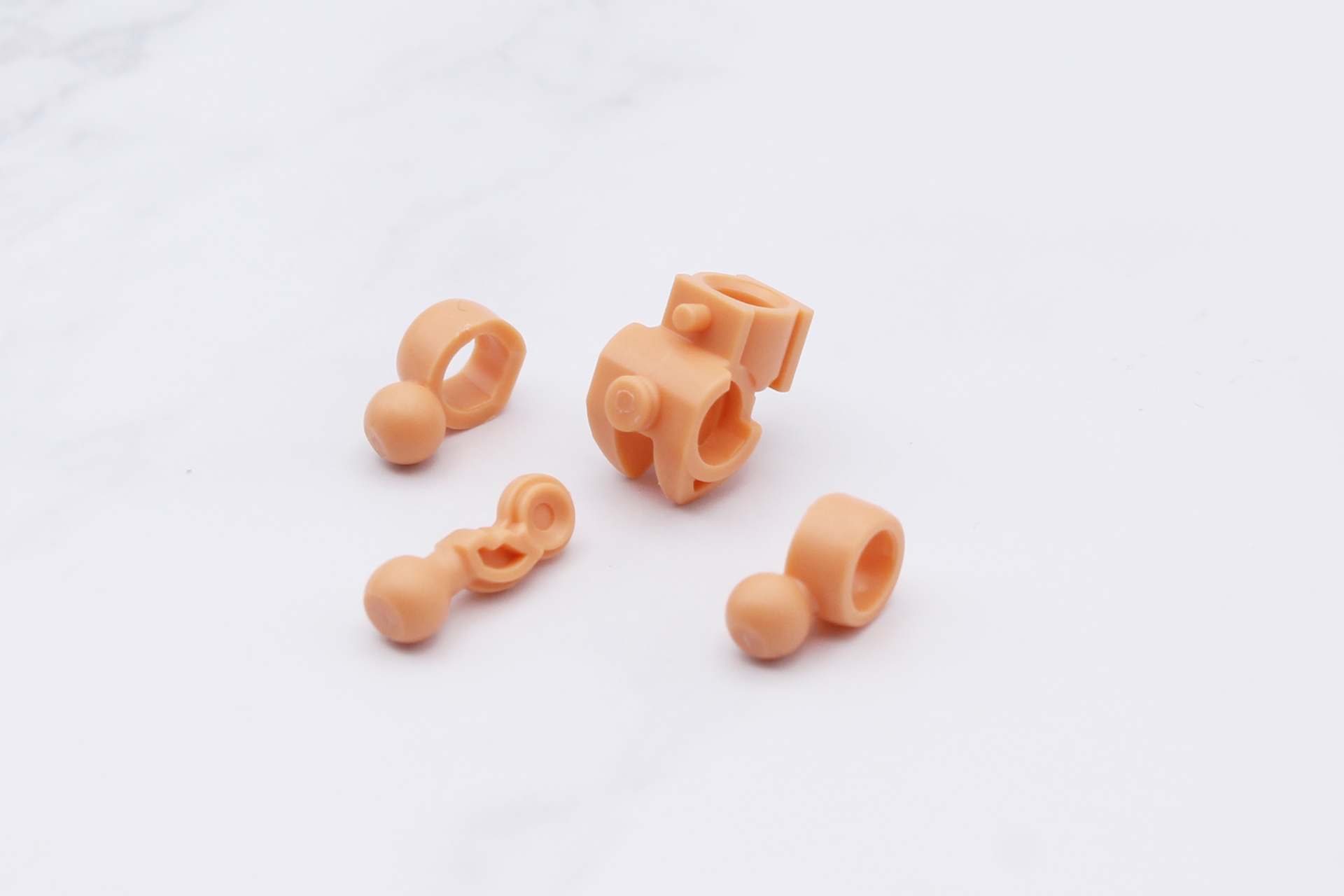 胸部内の関節は4パーツ構成