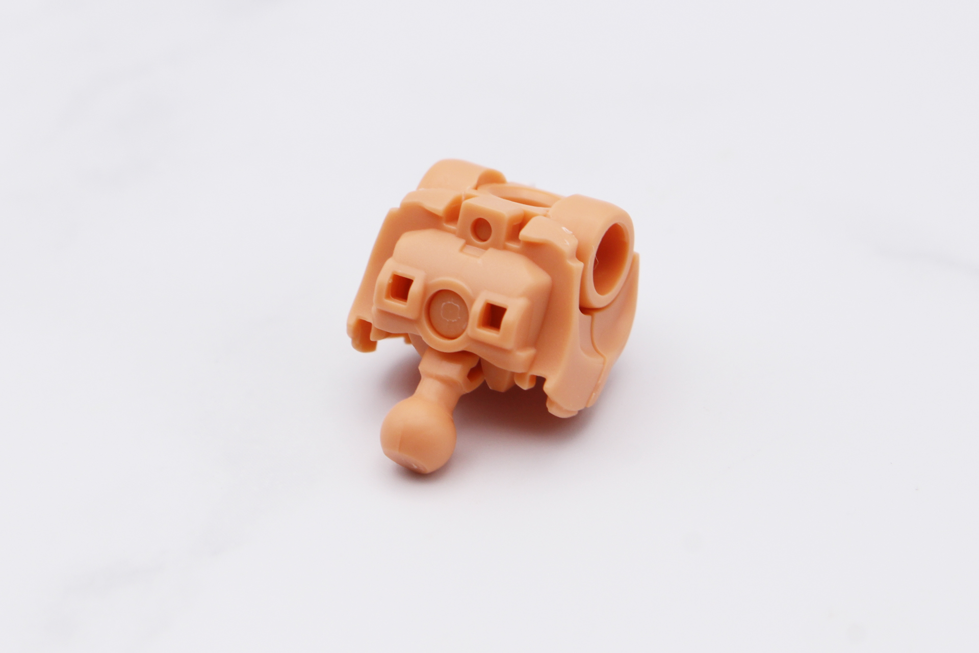 前後のパーツを取り付けていく