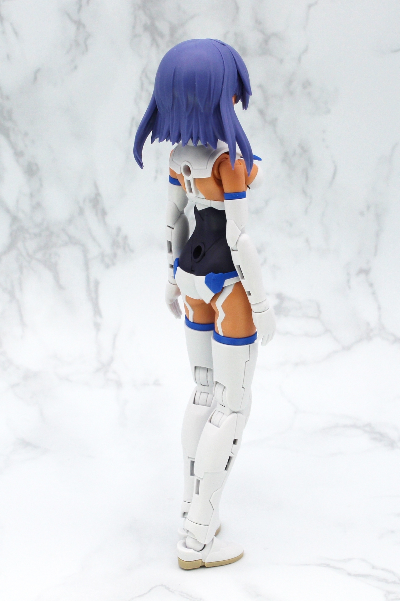 手足を取り付けると、このパーツ独自のルックスのシスターが完成