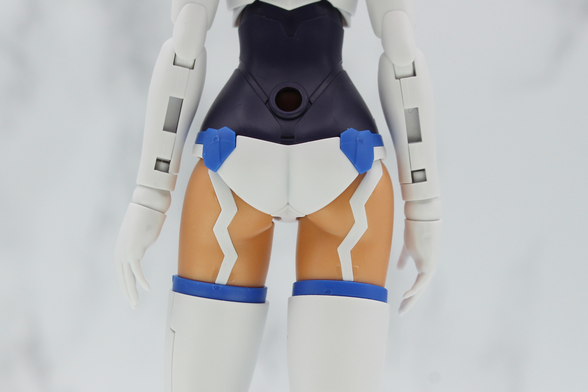 バストやヒップなど、肉感的な部分の表現はプラモデルとは思えないほど力が入っている。こうしたこだわりは全シリーズに見受けられる