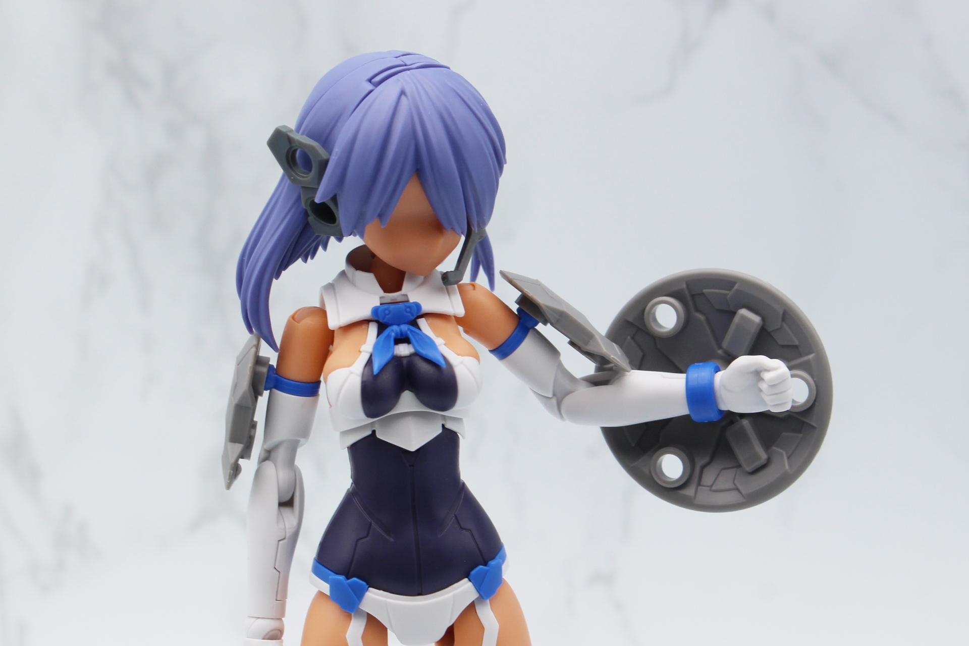 四肢の接続パーツとブレスレットのパーツは、ダボがあるものも付属。アーマーパーツなどを取り付けられる