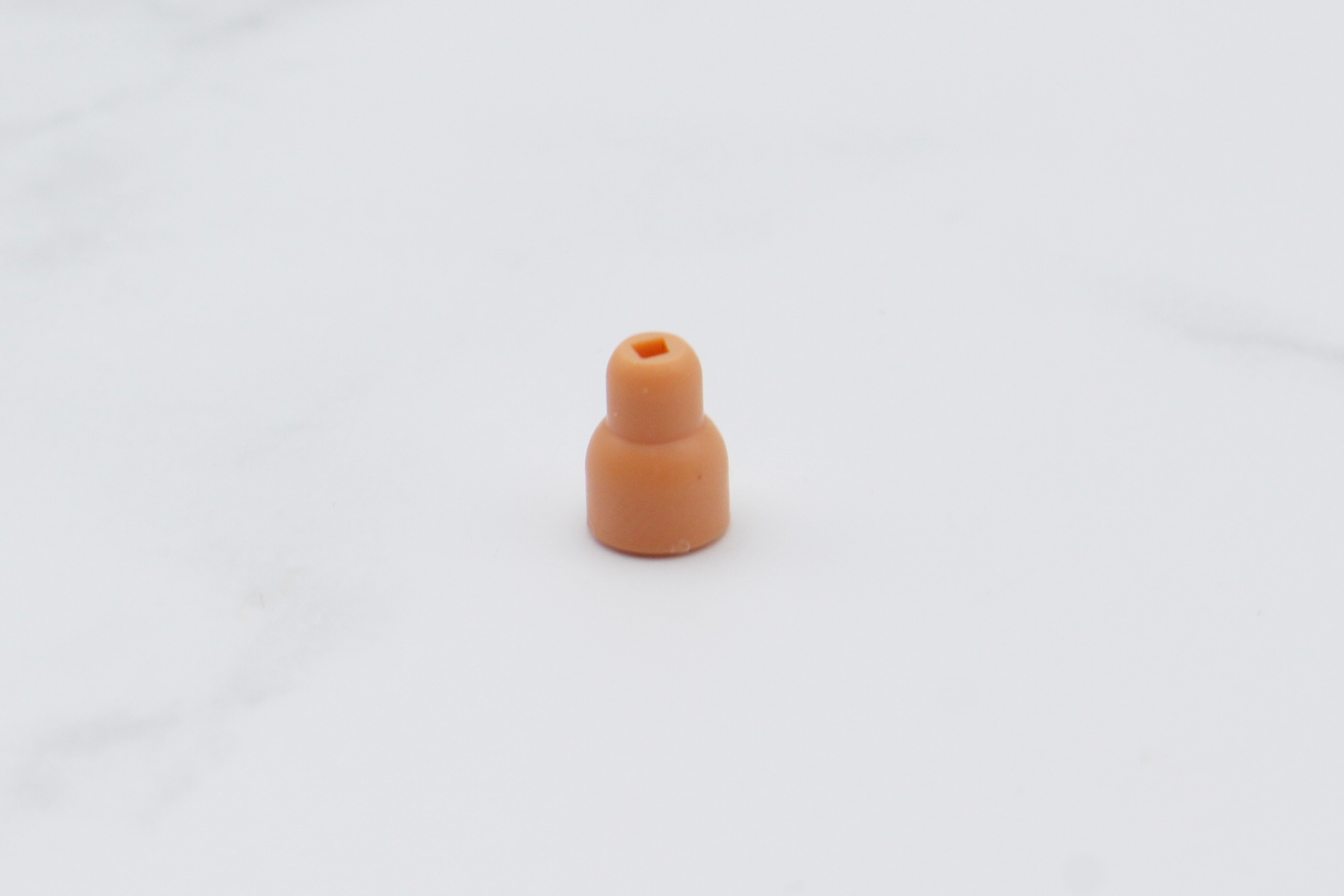 30MMとの連結ジョイントも付属。ここでは「30MM 1/144 eEXM-17 アルト[ホワイト]」と接続している