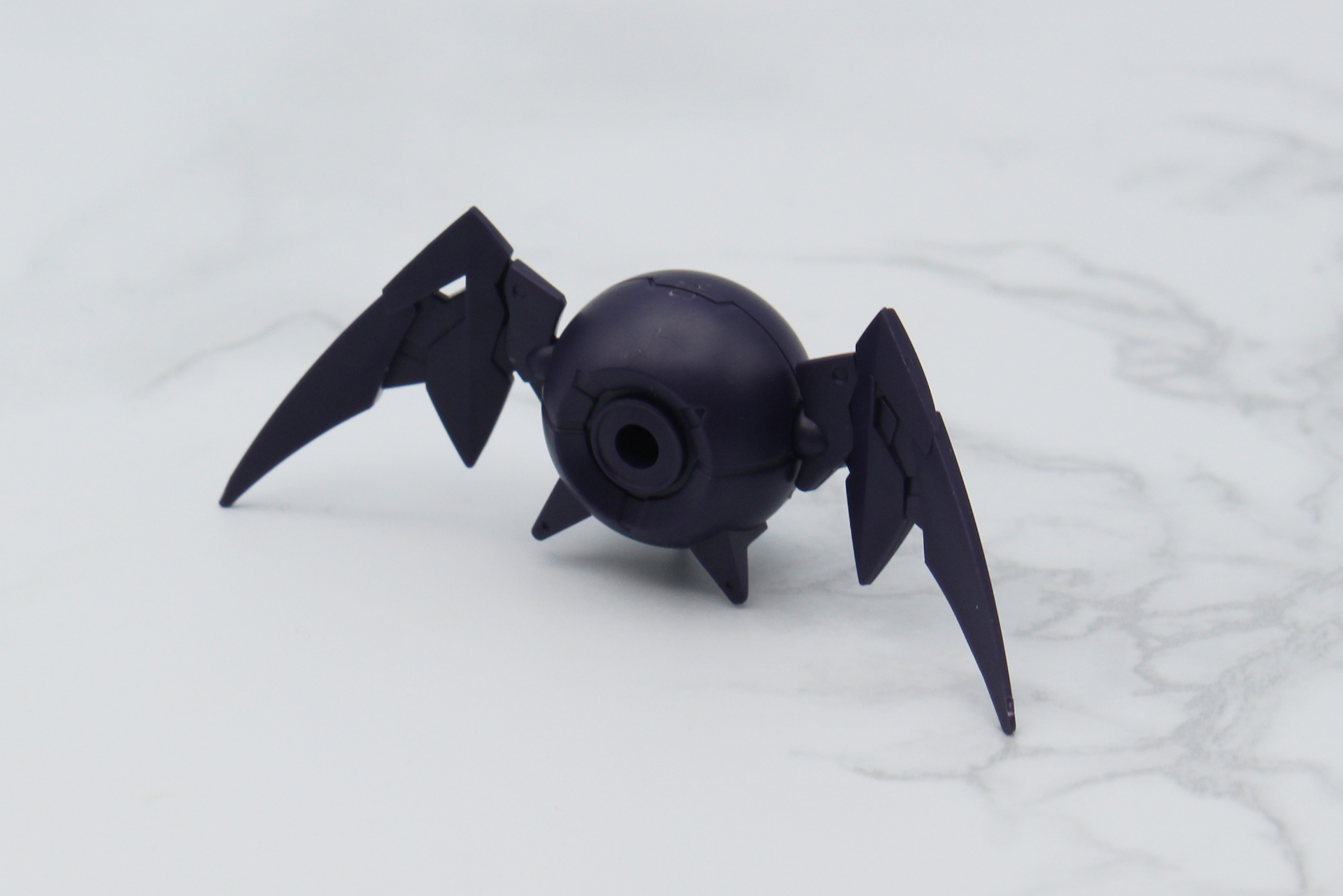 コウモリのようなメカは翼が可動する