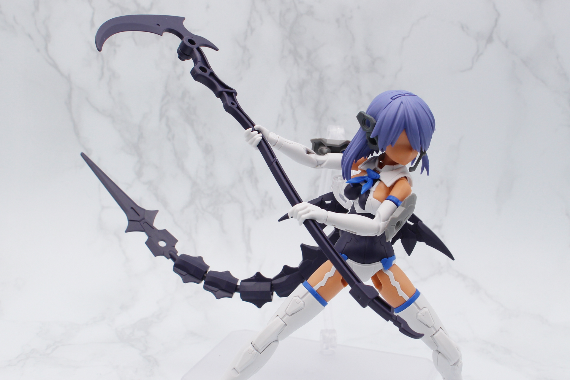 シスター本体の可動も優秀なので、武装があるとポージングが楽しくなる