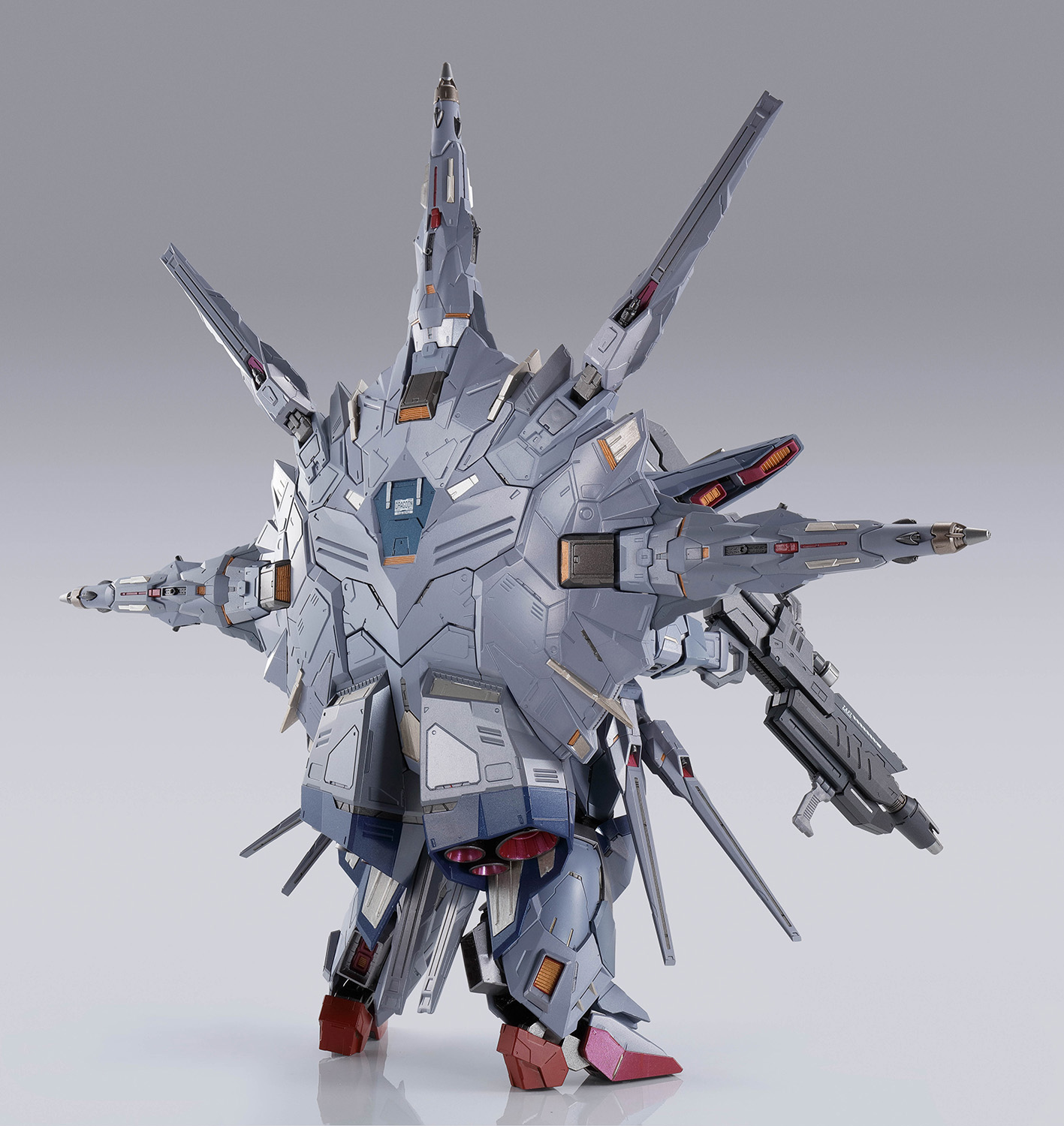 背部のプラットフォームは通常では劇中に近い丸みのあるシルエット