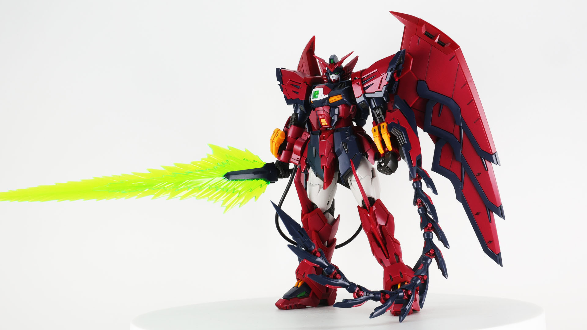 ウイング・デスサイズ・サンドロック・ヘビーアームズ・シェンロンの5機のガンダムをベースにトレーズが導き出したエピオン