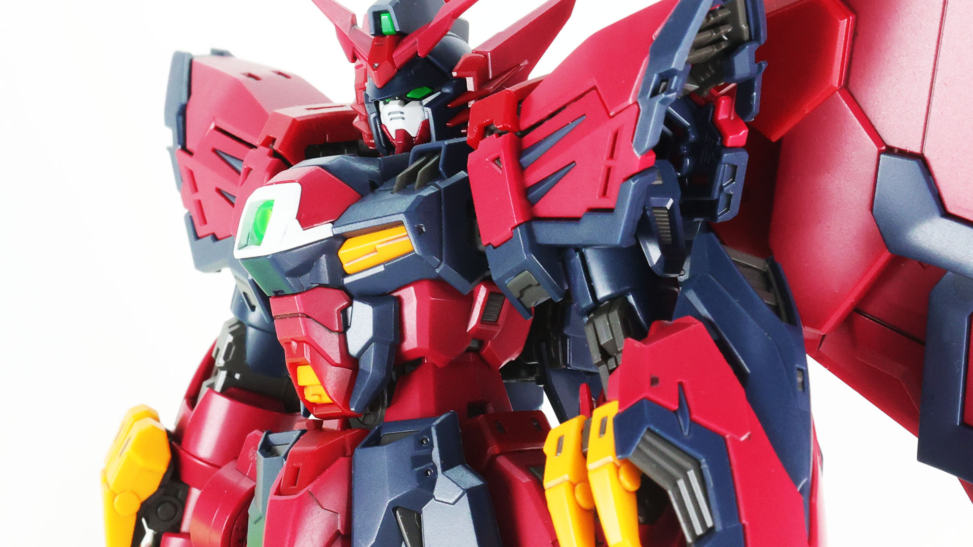 複雑な面構成で魅せる各部