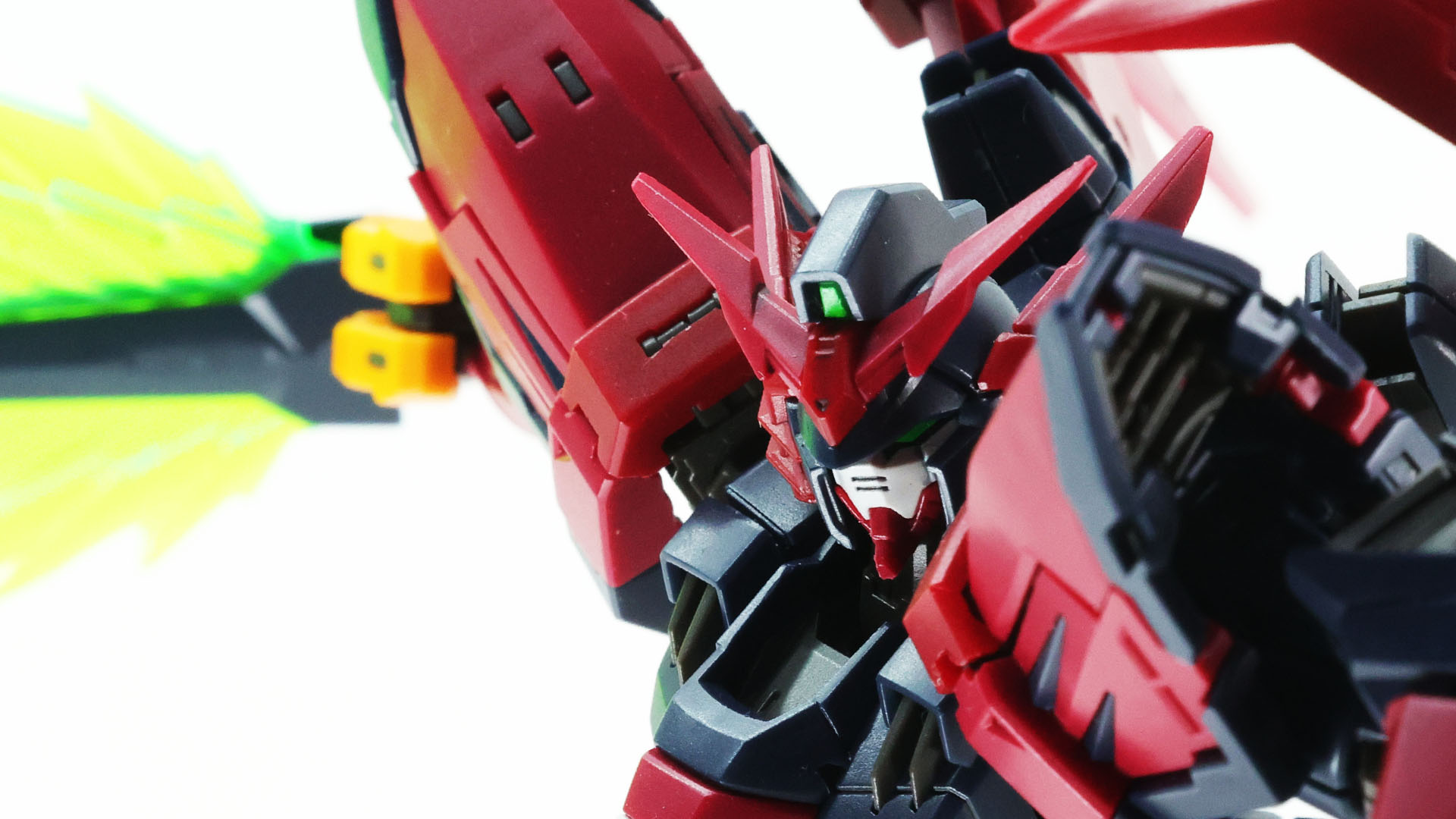 肩アーマー内部にはとんでもないディテールが！