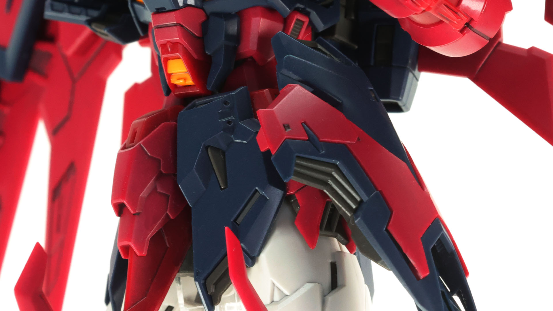 エピオンシールドをサイドアーマーに取り付けることもできます