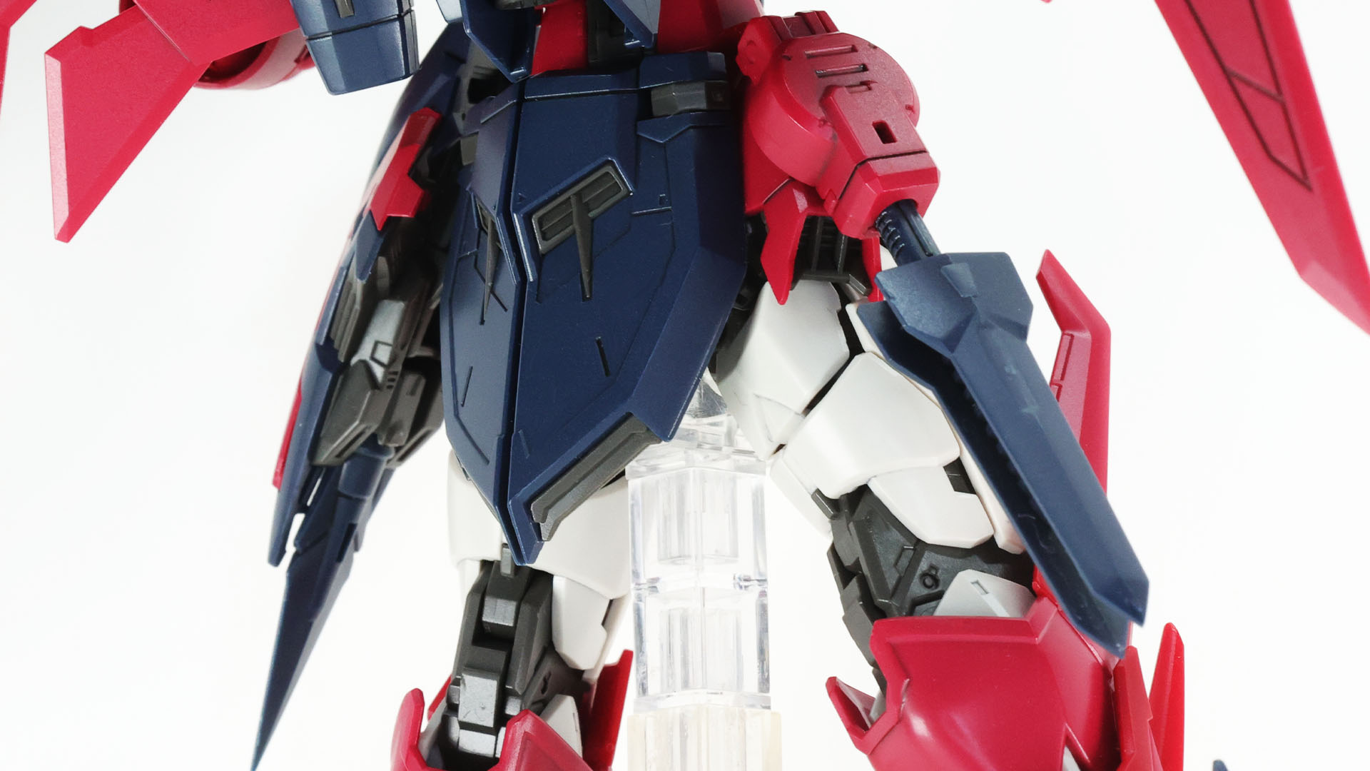 変形時に割れるリアアーマーもぴったりロックできます