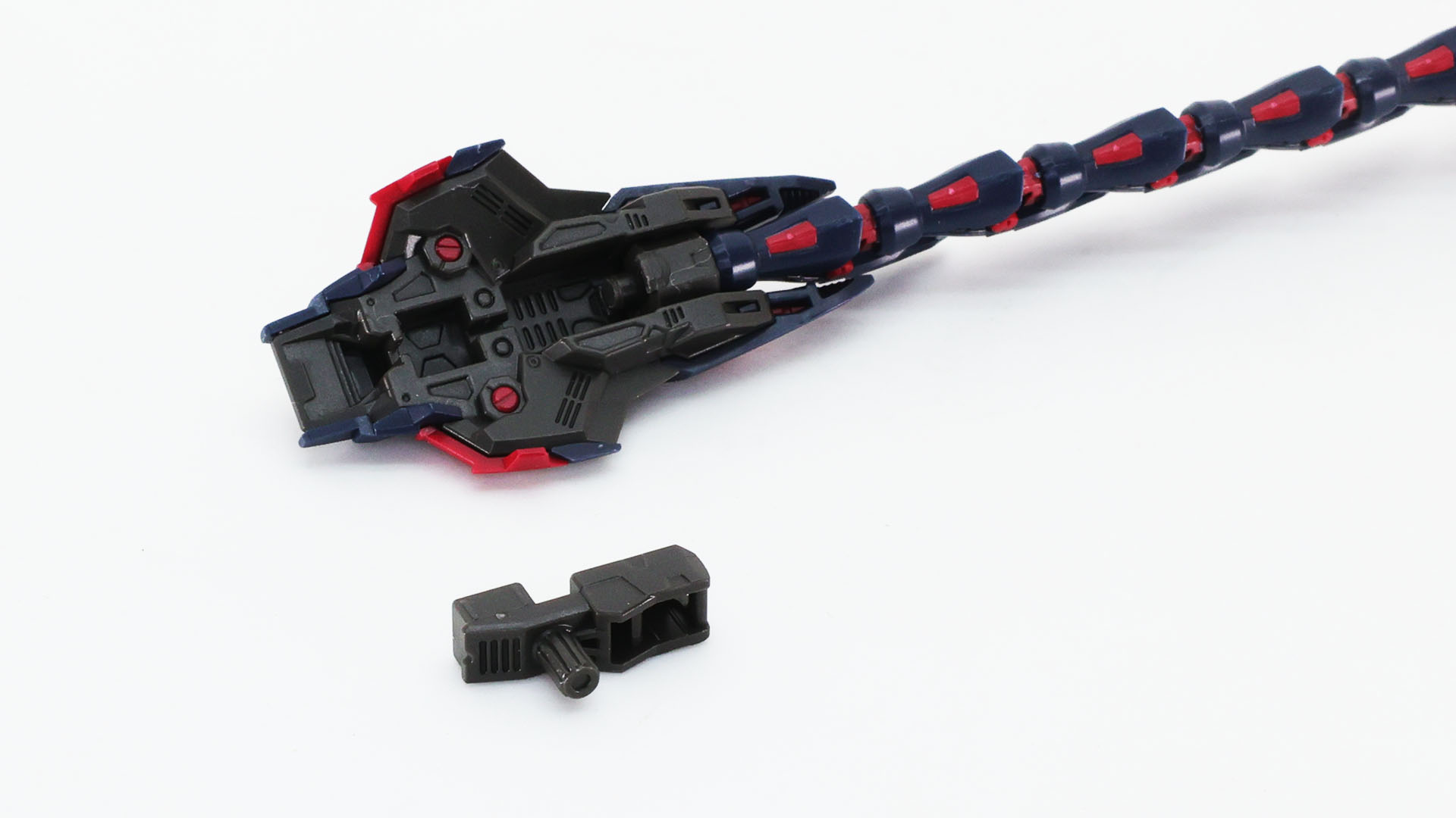 エピオンシールドはMA形態の時にはしっぽになります