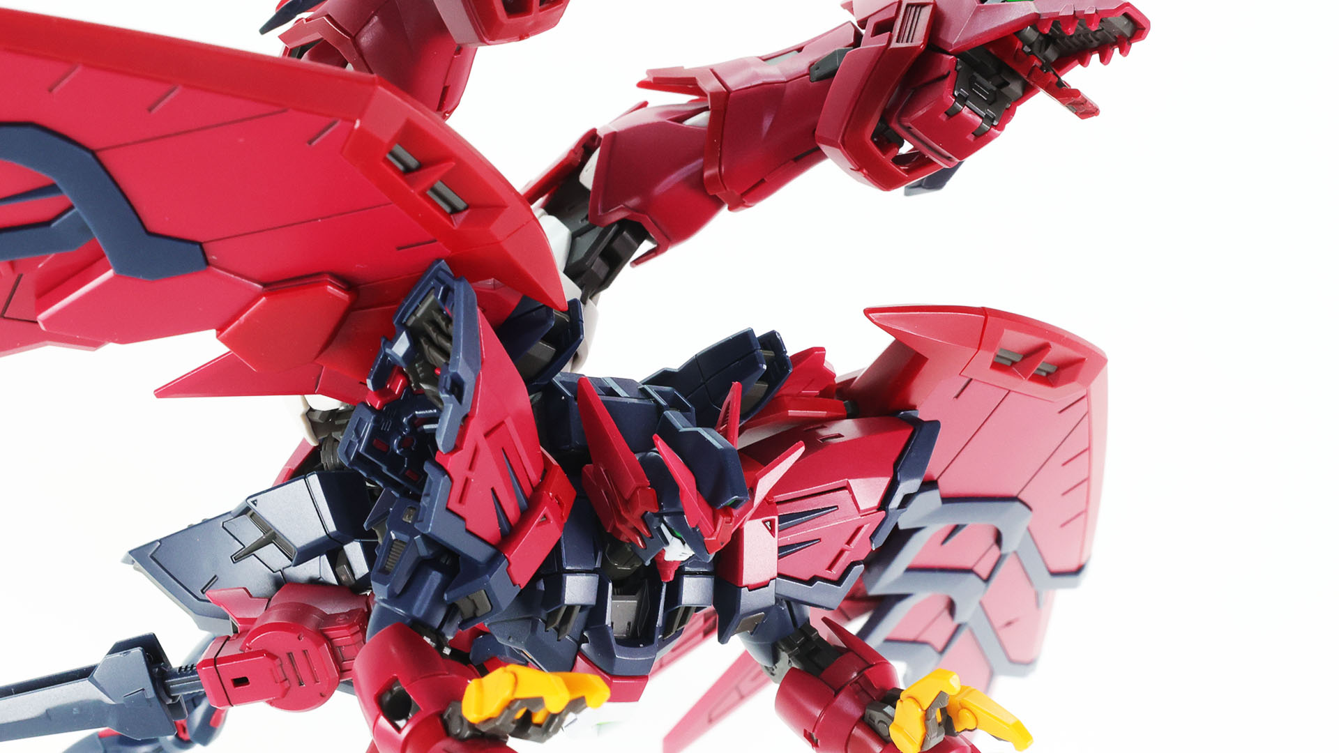 しっぽが長くてさらに竜感を演出しています