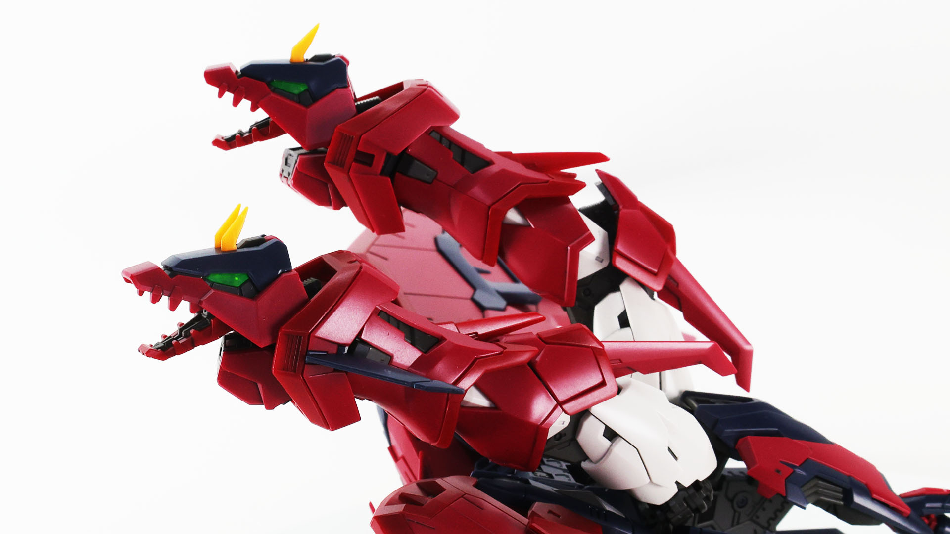 これは楽しい変形ギミックを備えたガンプラになっています！