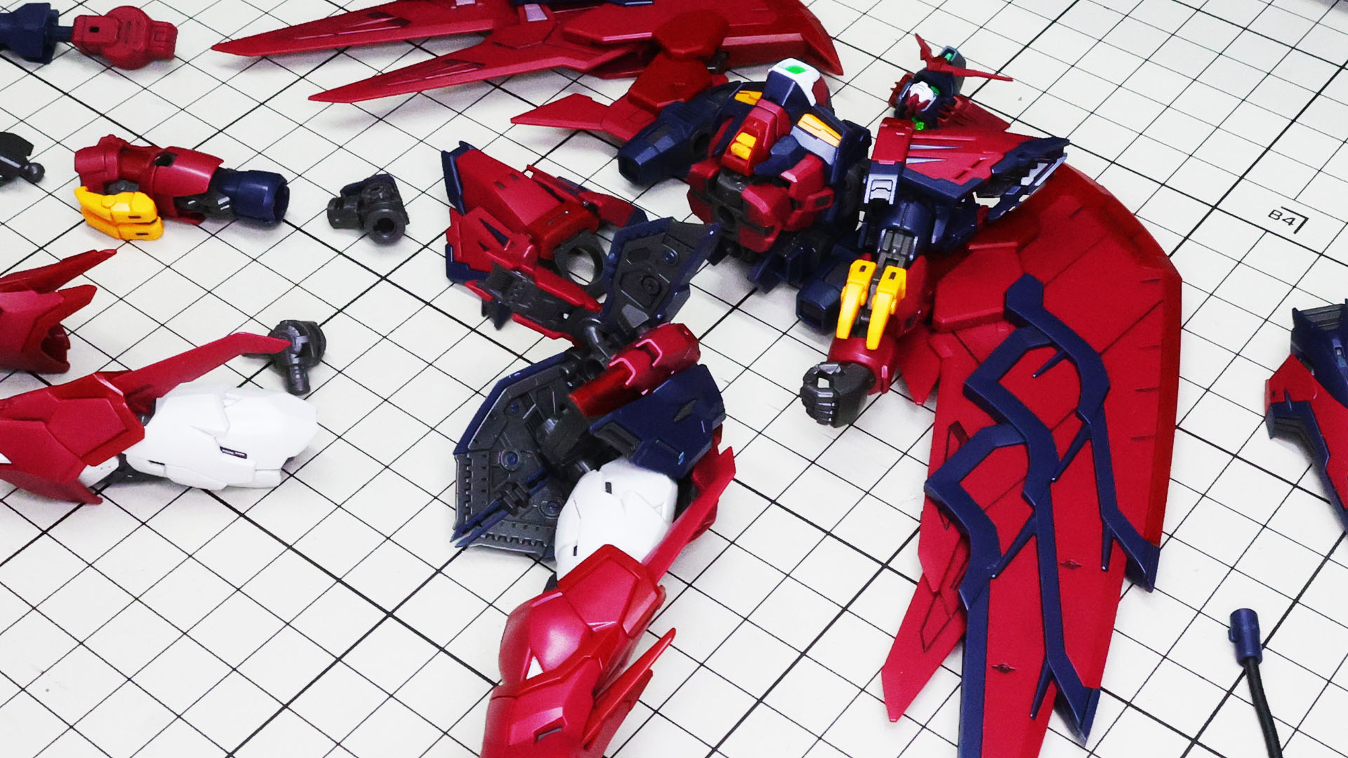 脚部、特に脛部は関節が一つ追加されていることがわかります