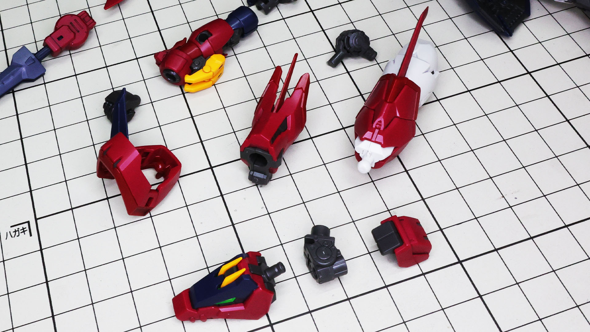 脚部、特に脛部は関節が一つ追加されていることがわかります