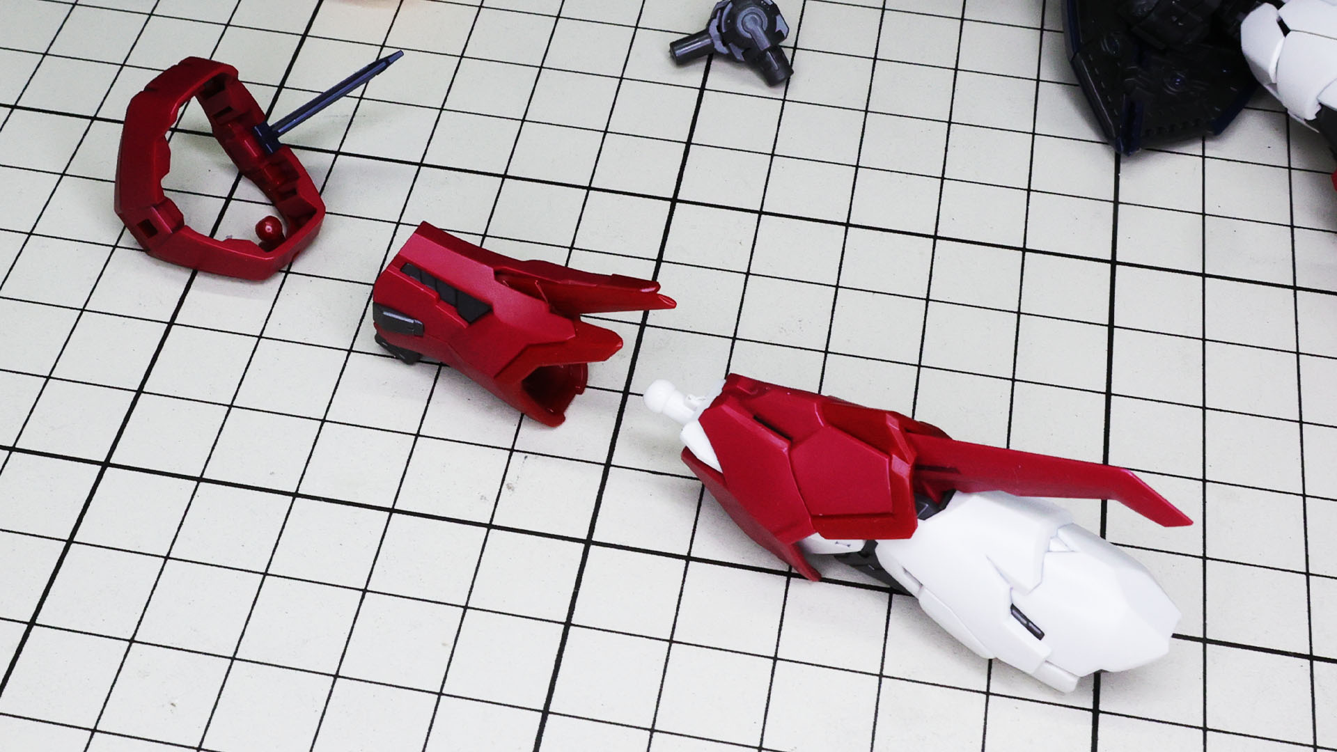 脚部本体をドッキングさせます