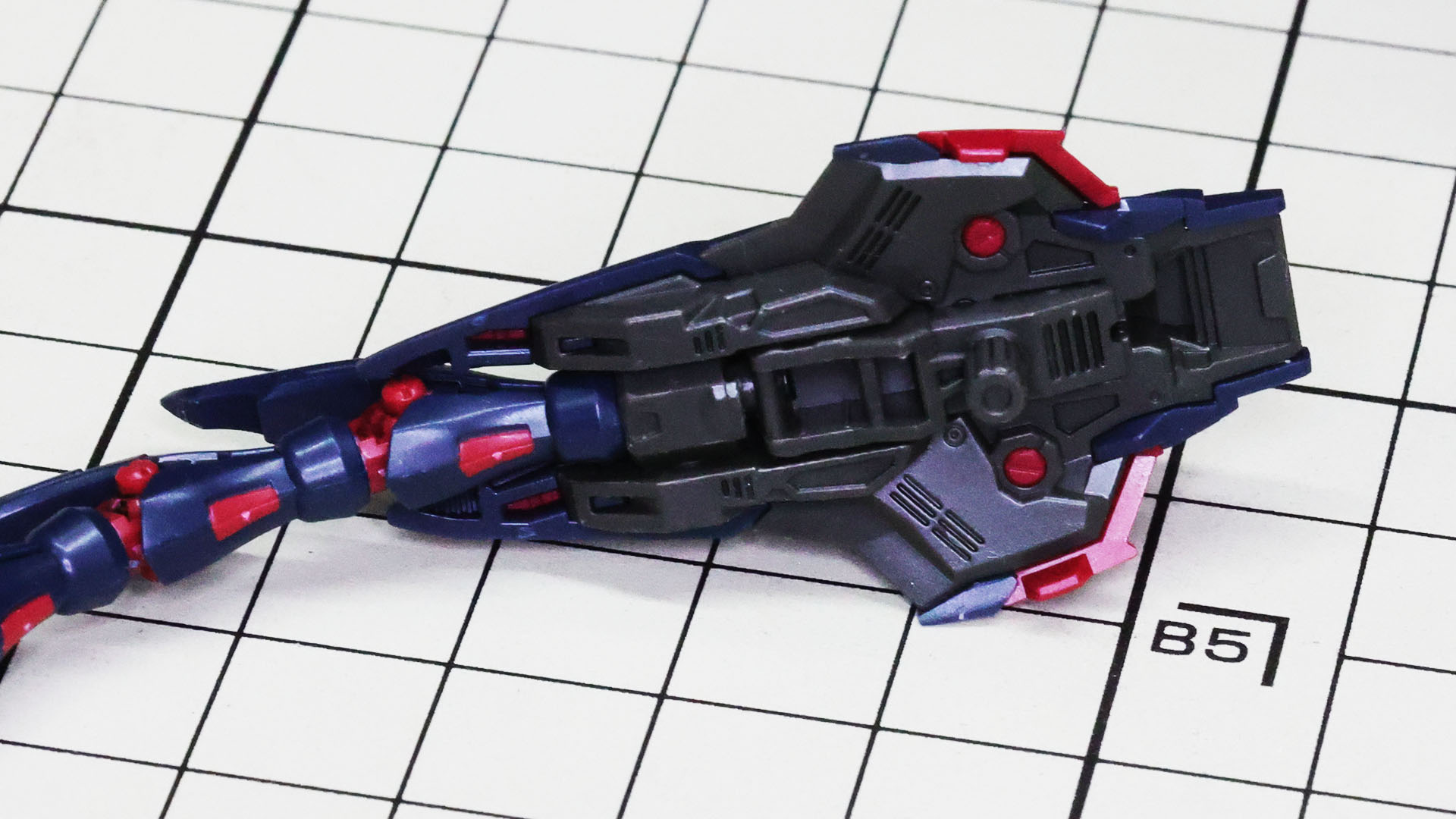 エピオンシールド裏にもディテールがもりもりです