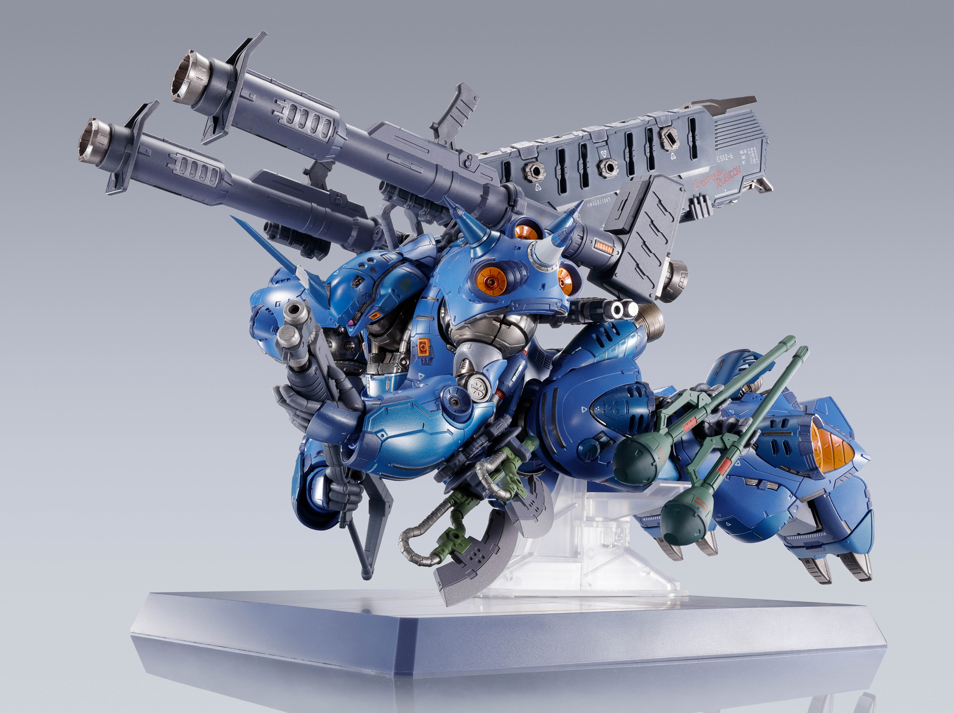 台座は飛行状態でのディスプレイが可能。ハードポイントにより多彩な武器が取り付けられる