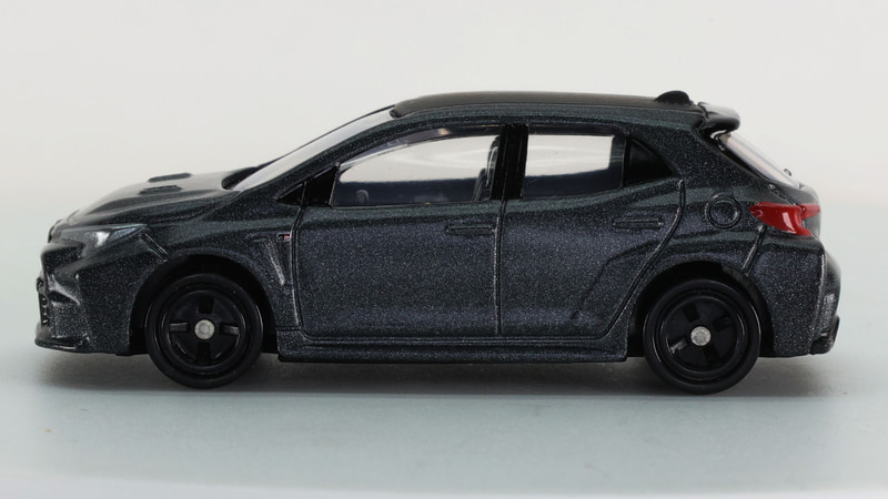 スパルタンな印象を与えるリアシルエット