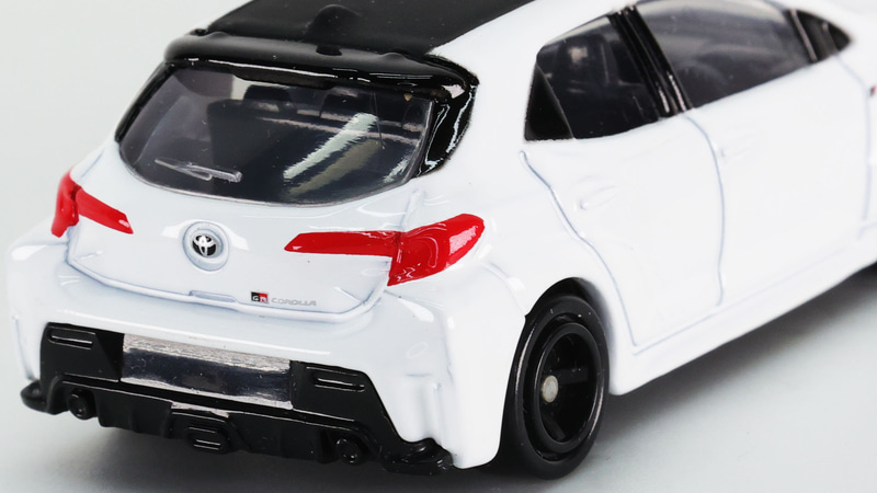 リアコンビランプはレッド塗装で表現